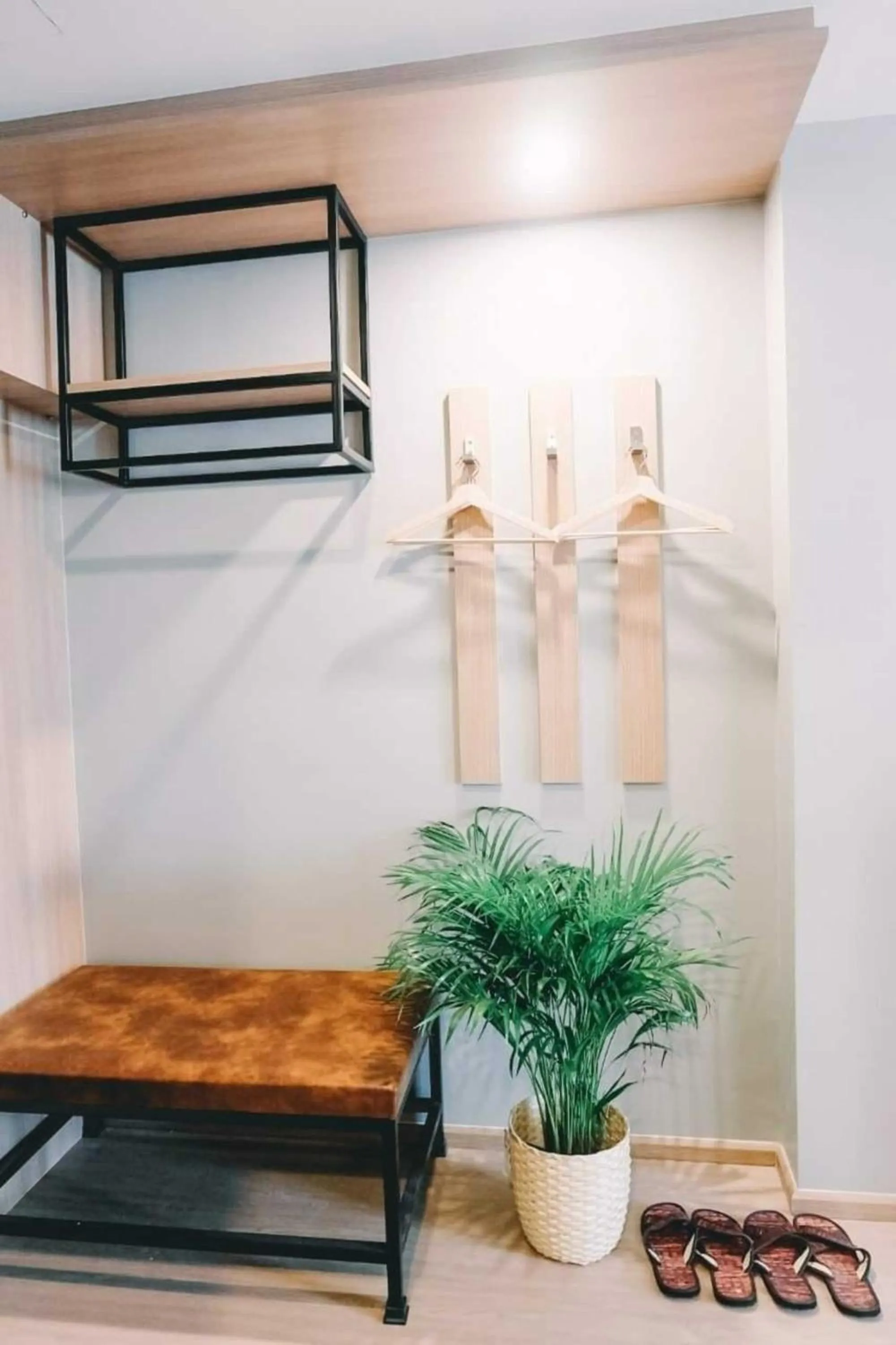 Decorative detail in Crystal Suites Suvarnbhumi Airport