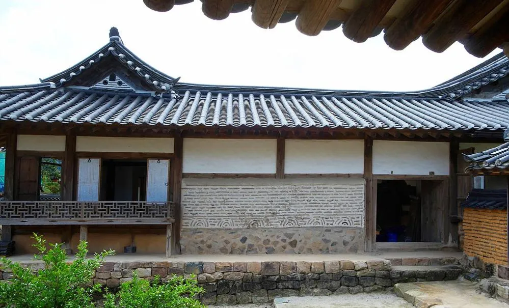 Property building in Bukchondaek