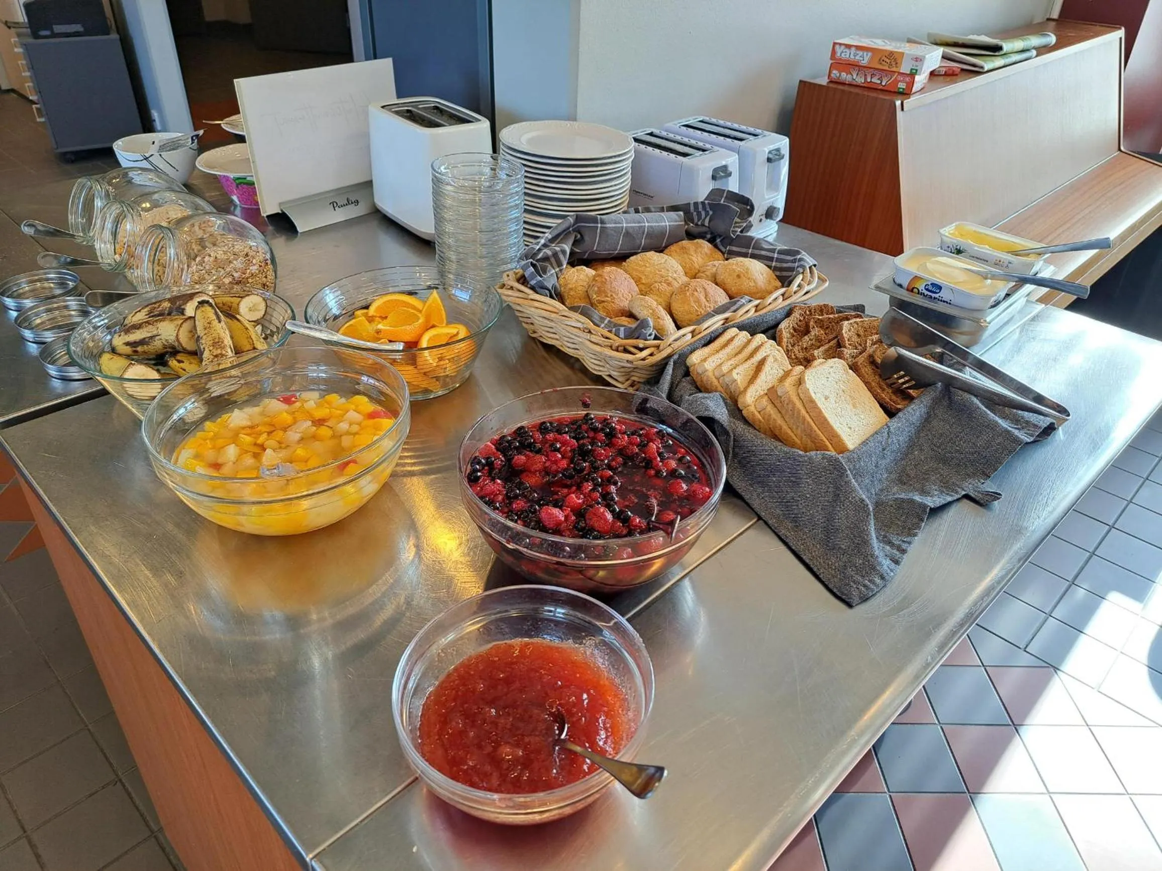 Buffet breakfast in Aparthotel Simpsiönkullas