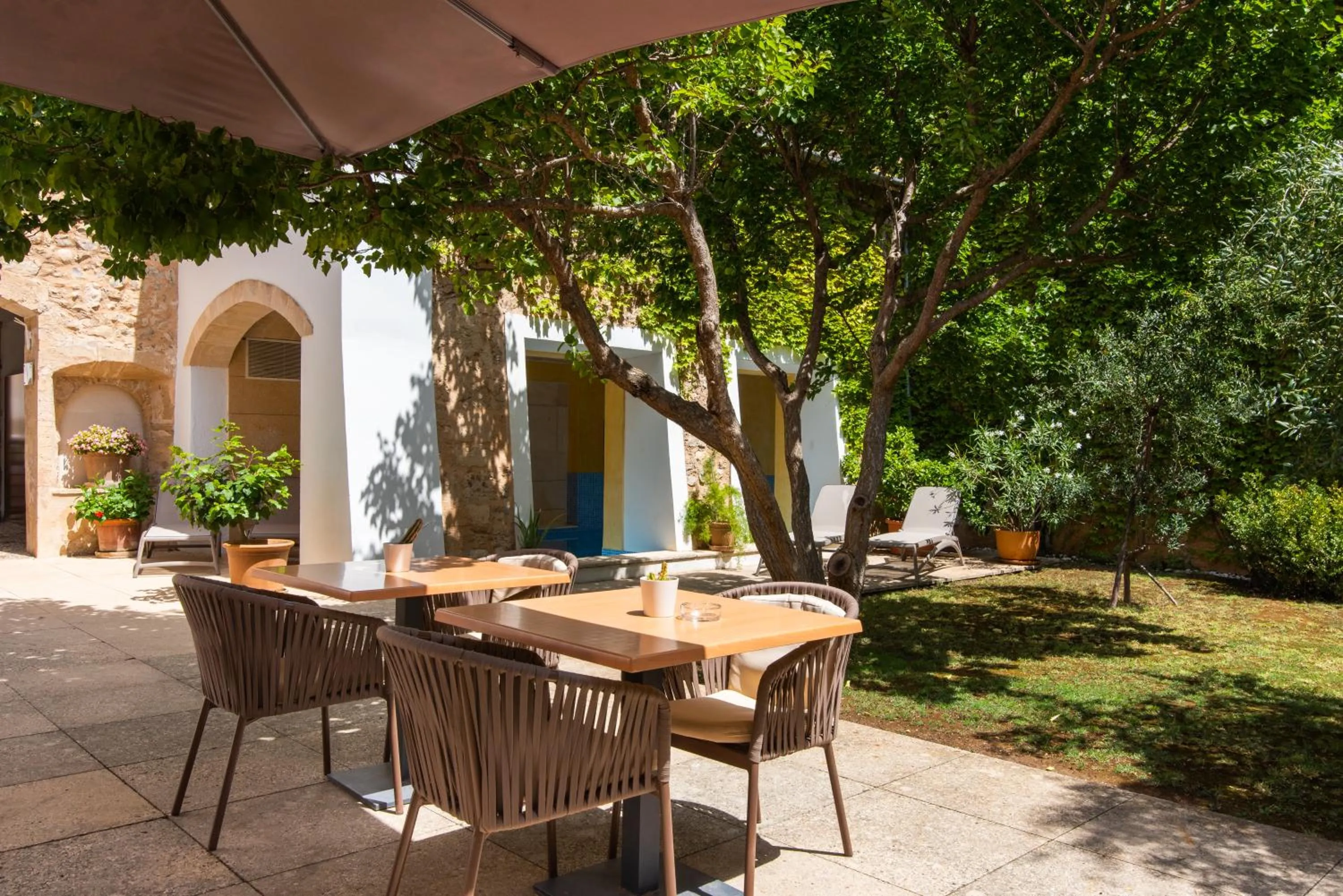 Patio in Hotel Can Moragues