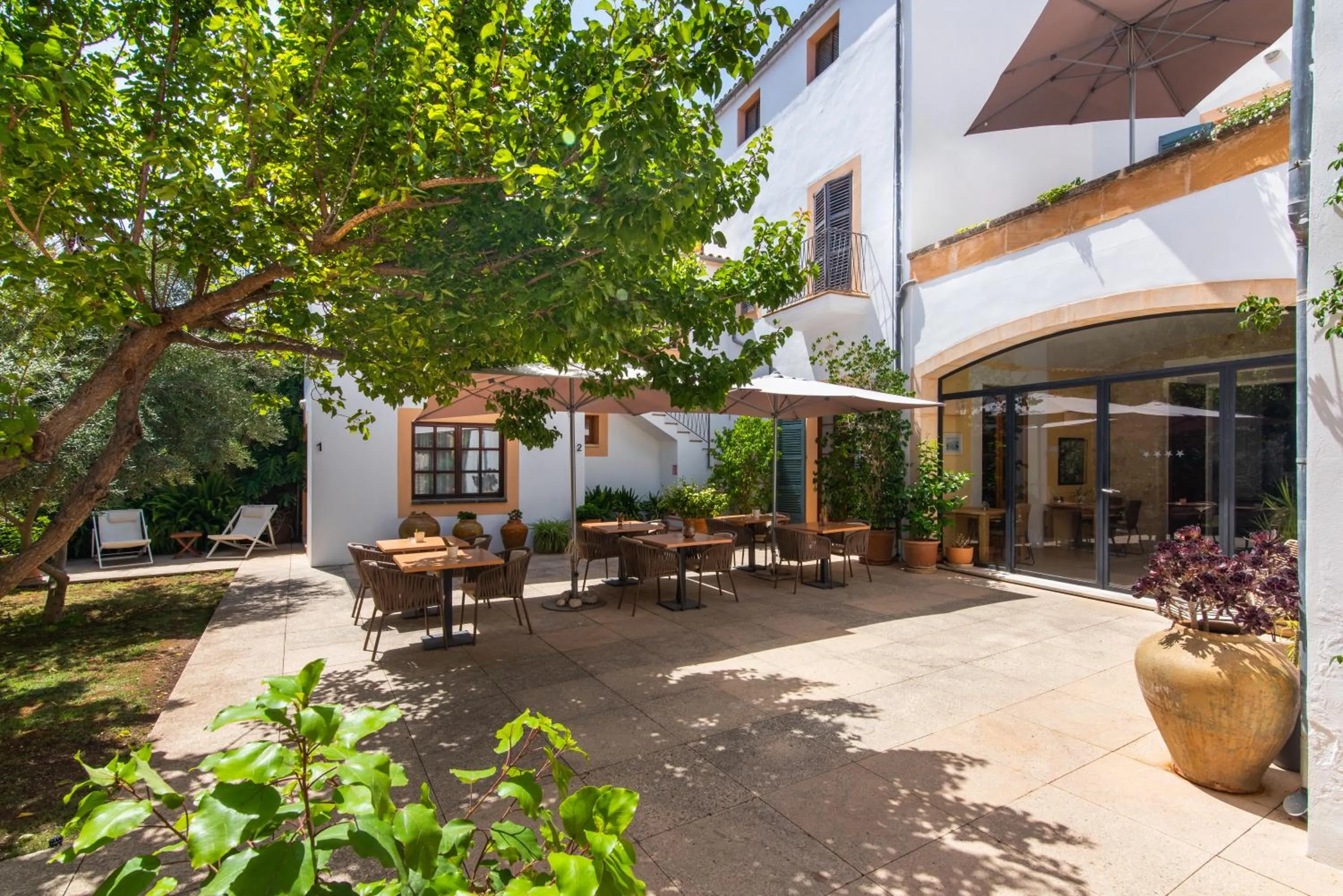 Patio in Hotel Can Moragues