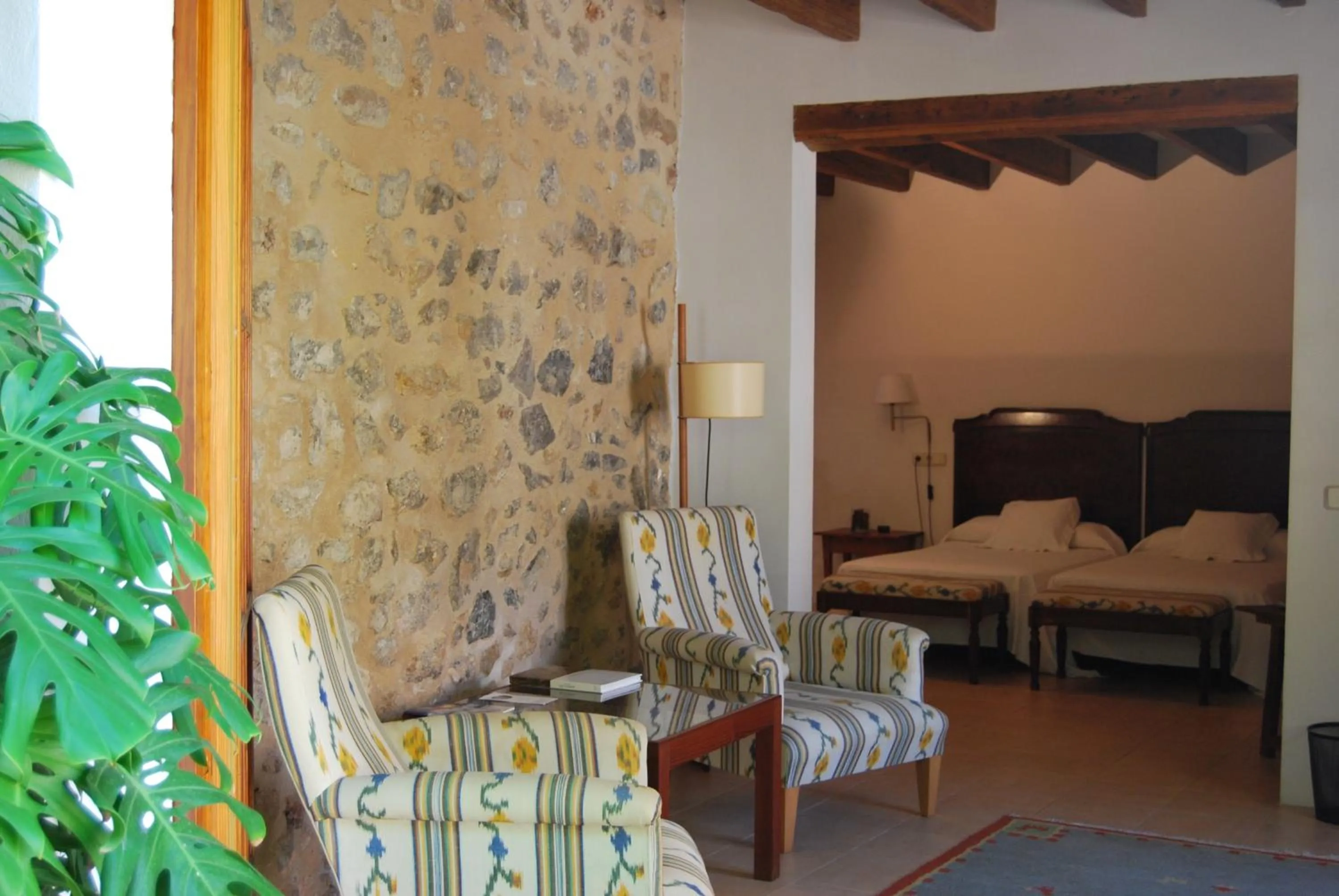 Living room, Bed in Hotel Can Moragues