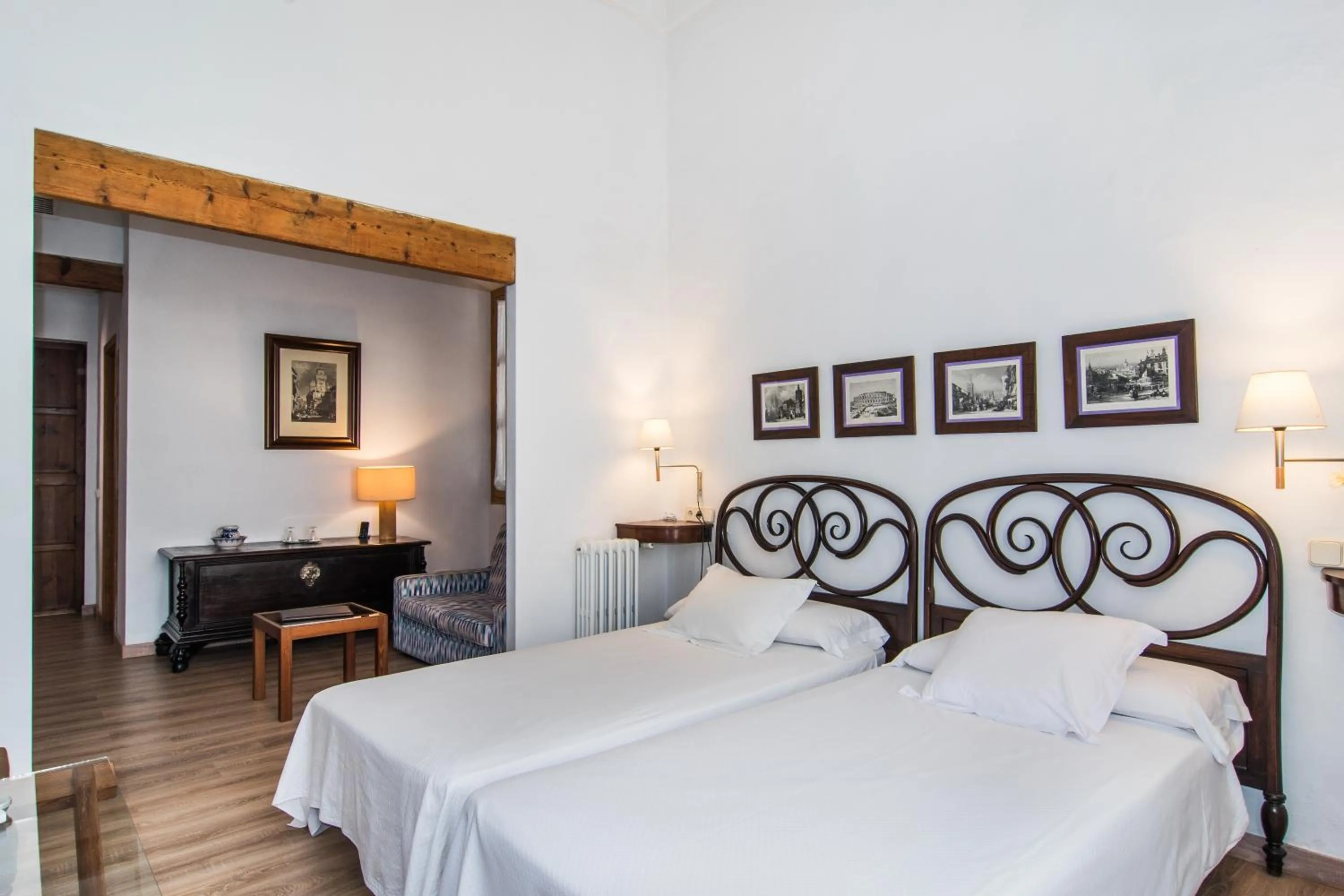 Photo of the whole room, Bed in Hotel Can Moragues