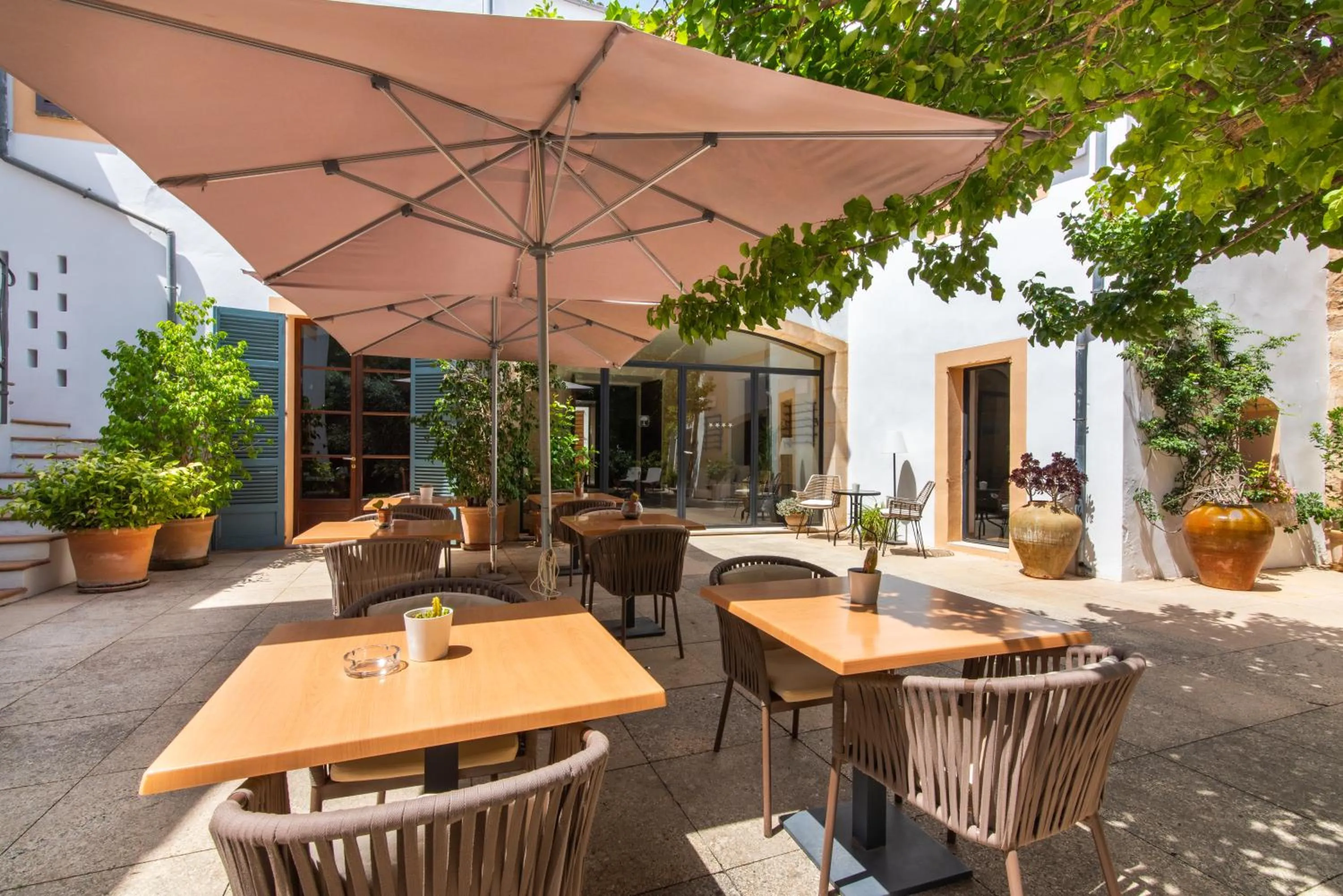 Patio in Hotel Can Moragues