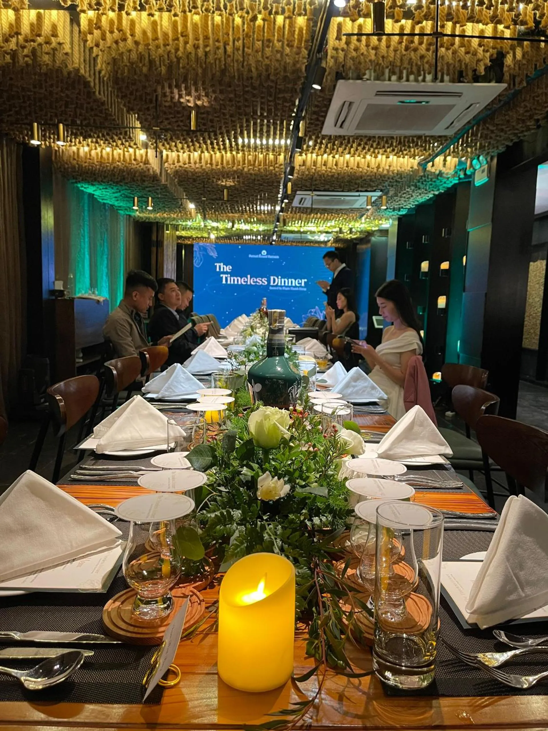 Restaurant/places to eat in Parosand Hanoi Hotel