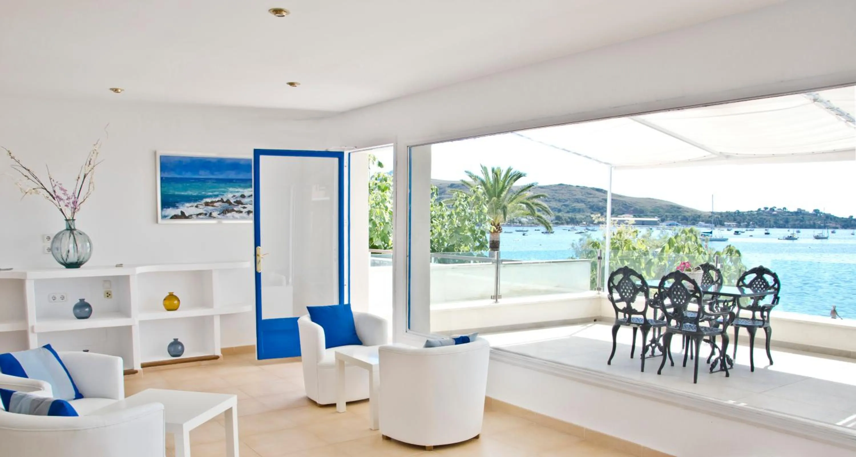 Lounge or bar in Hotel Capri