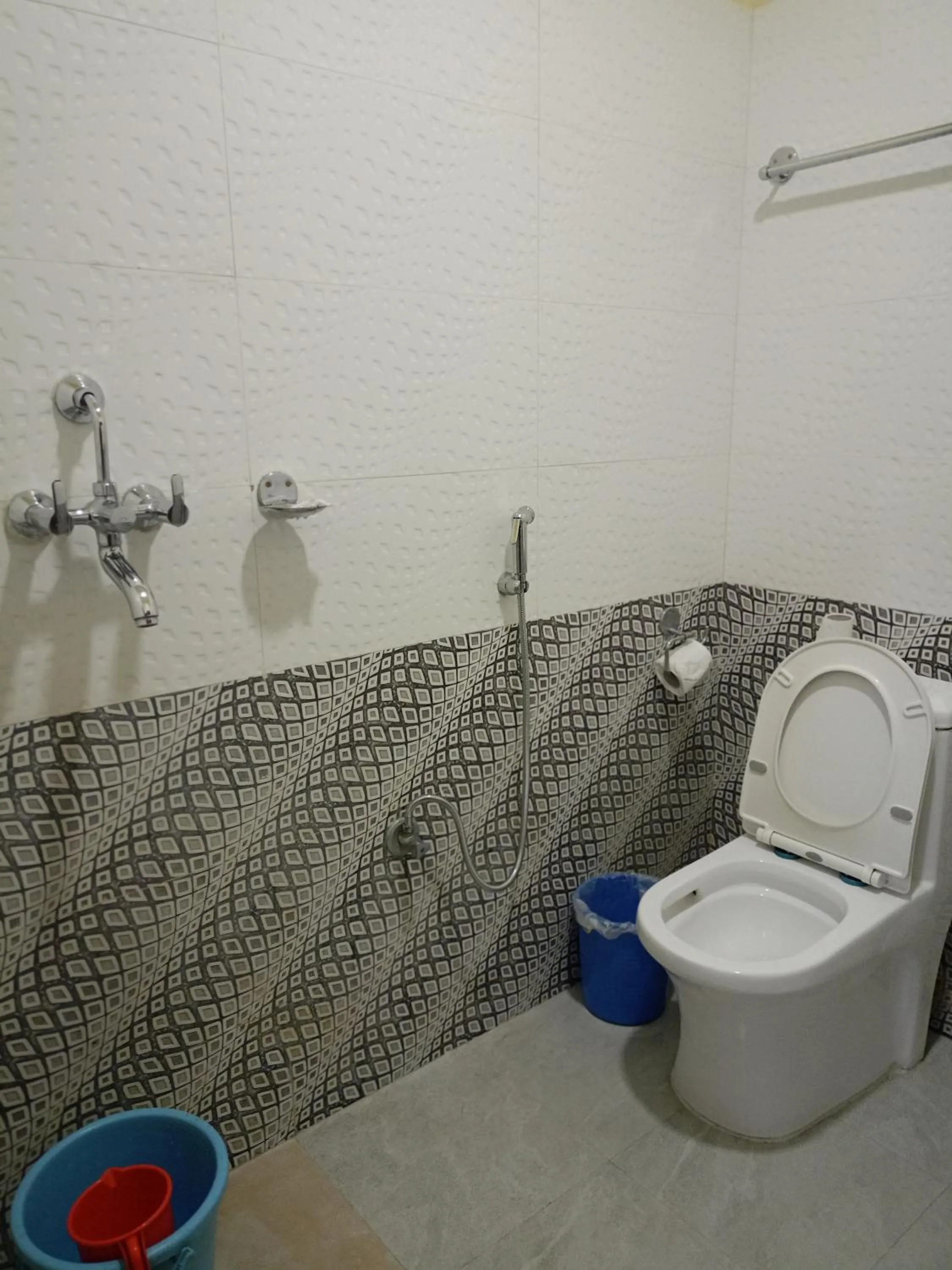 Shower in Pokhara Metro Eco Hotel