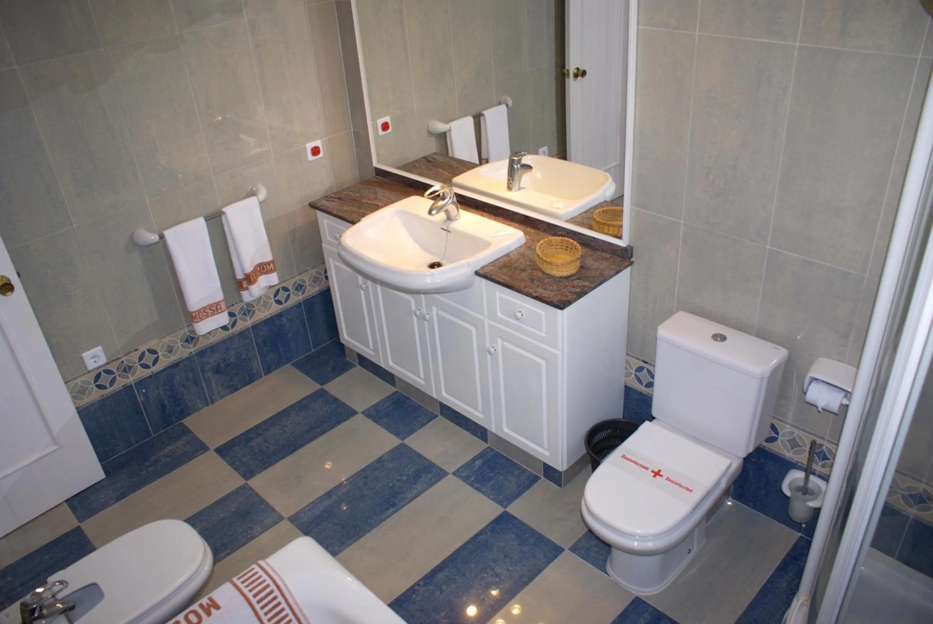 Bathroom in Hamilton Court