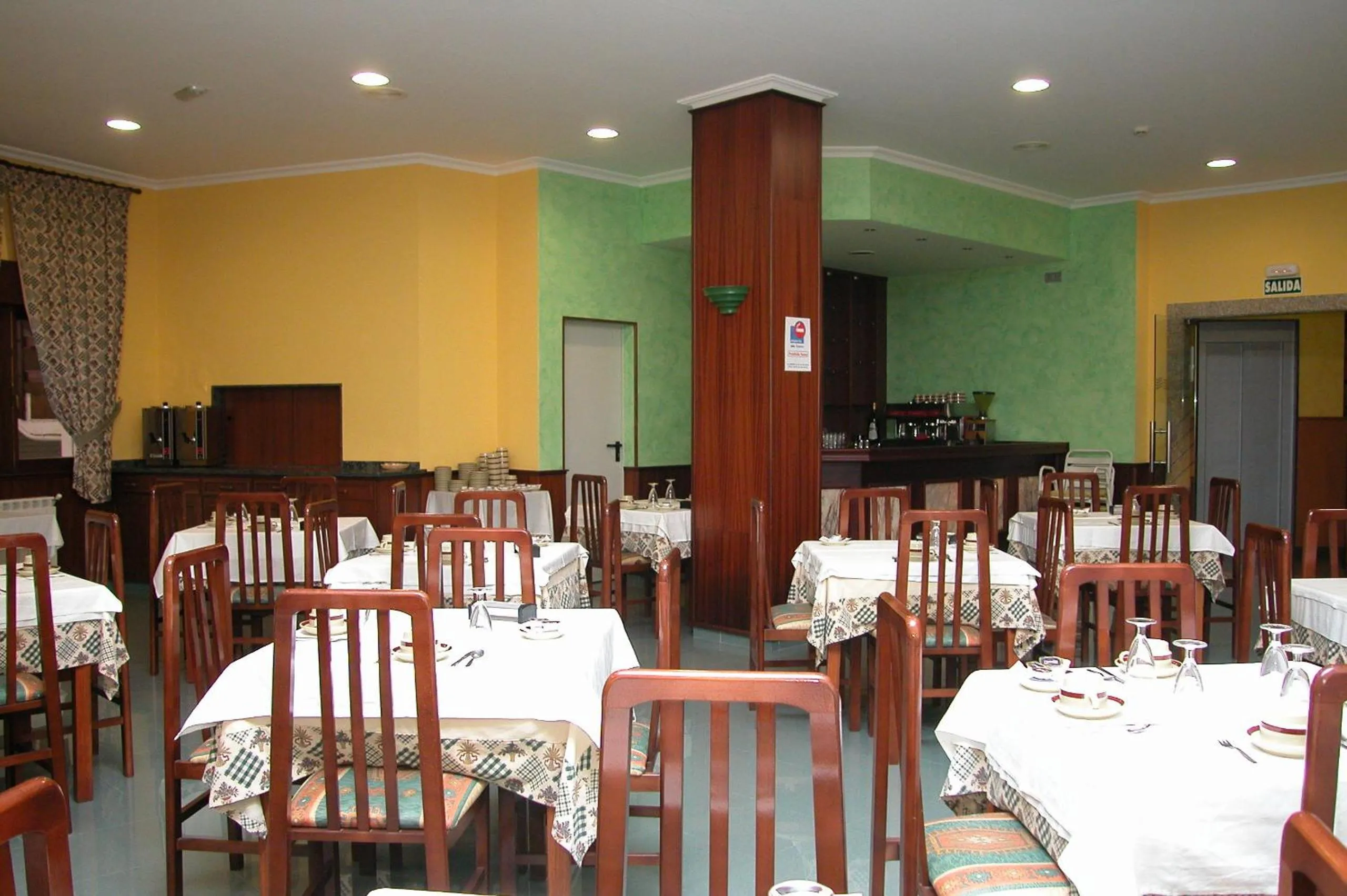 Lounge or bar in Hotel El Puente