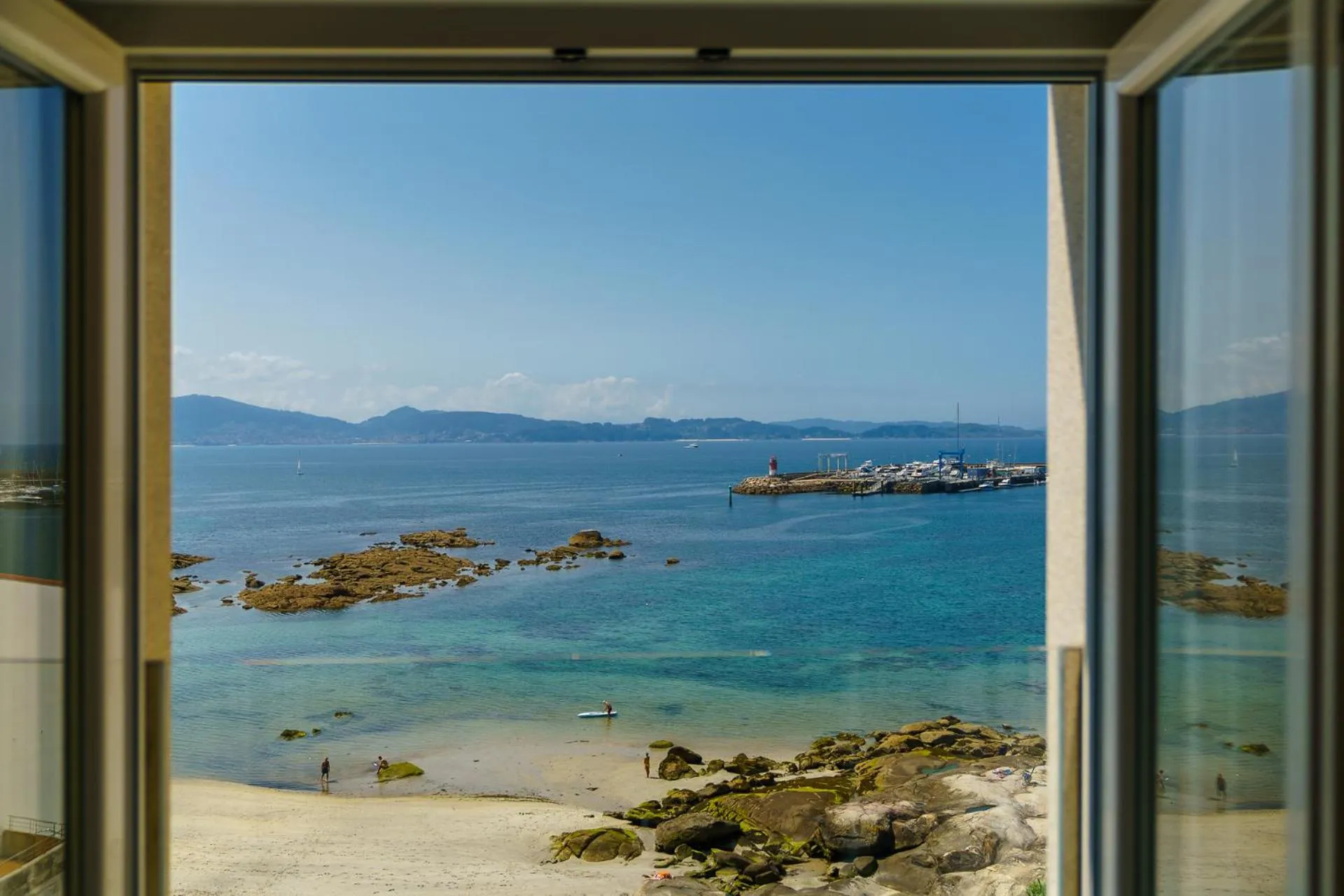 Nearby landmark in Hotel El Puente