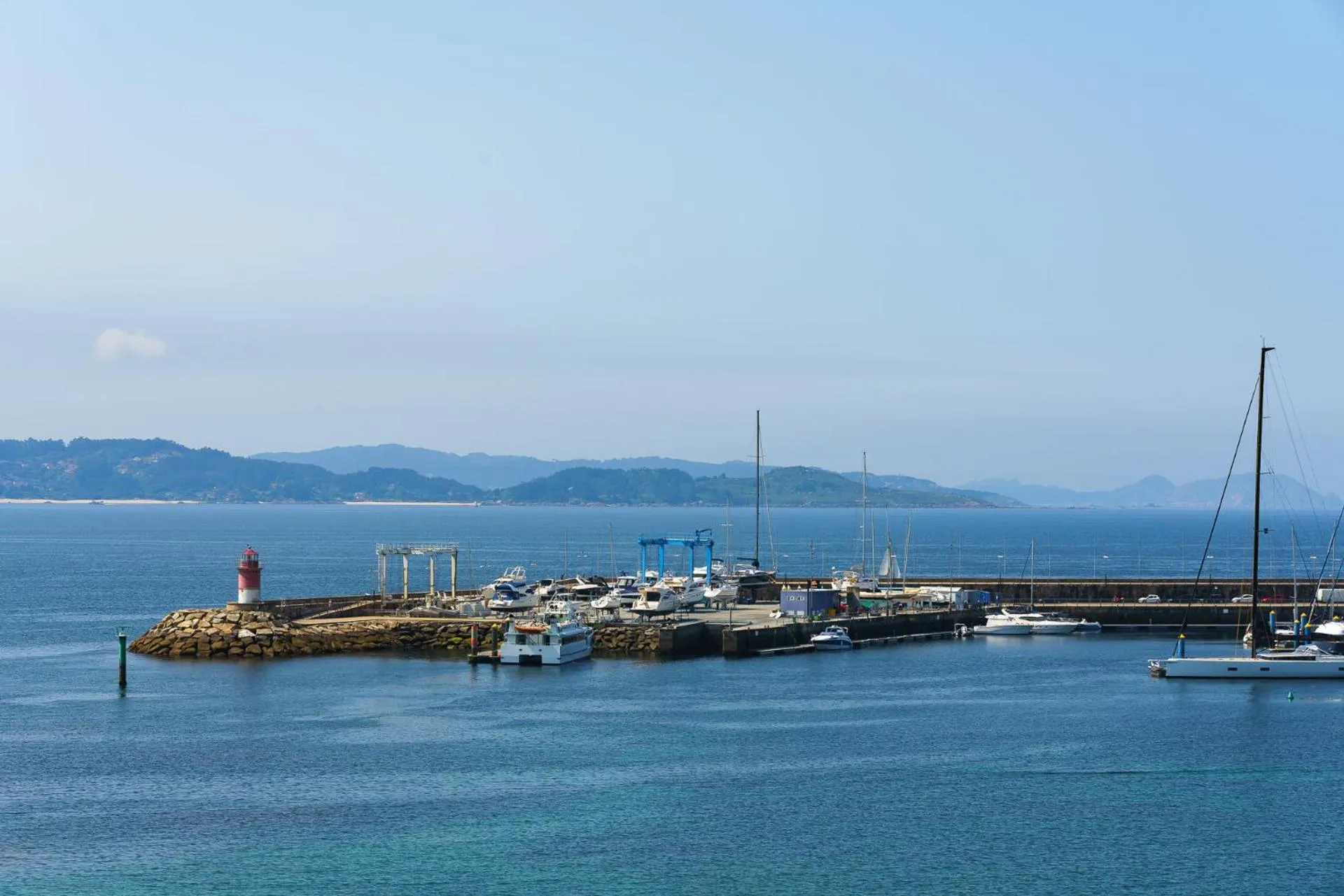 Nearby landmark in Hotel El Puente