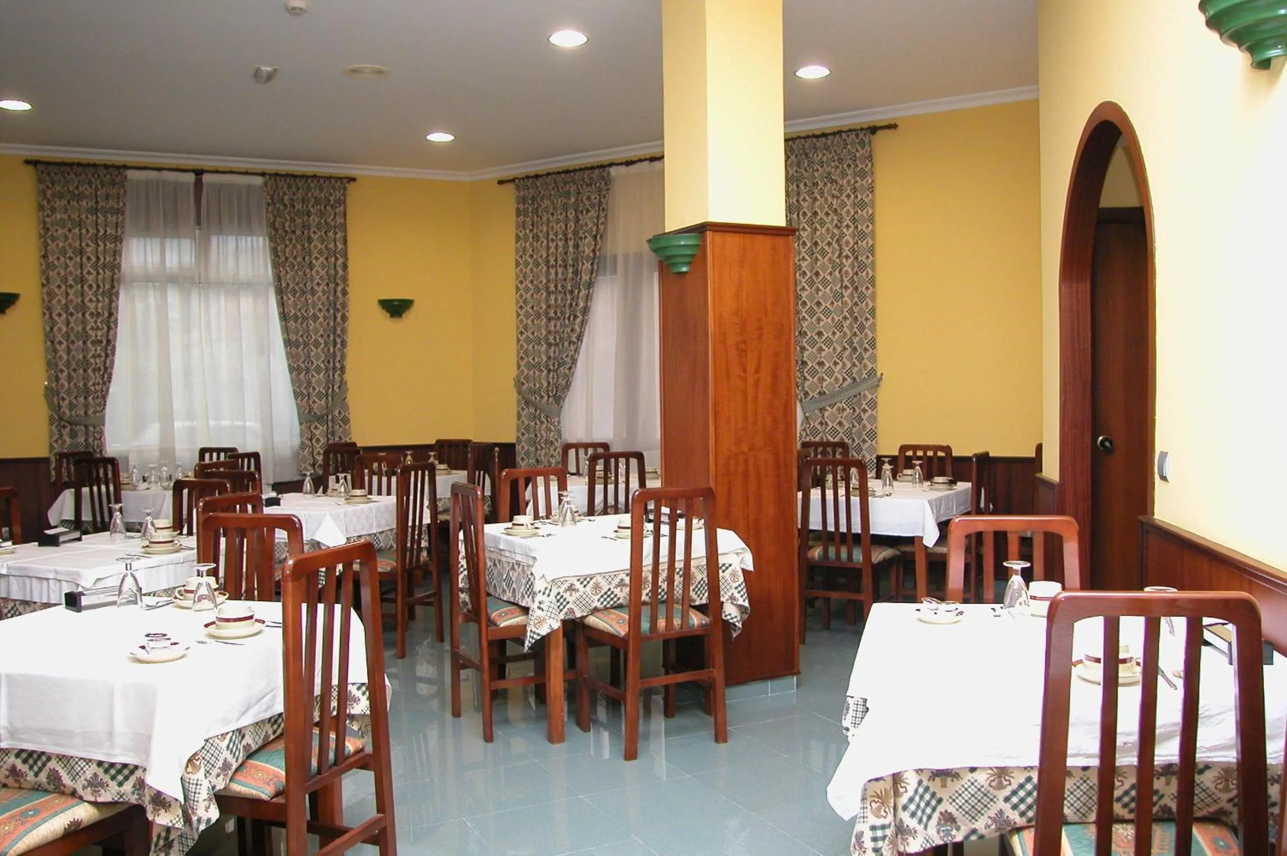 Lounge or bar in Hotel El Puente