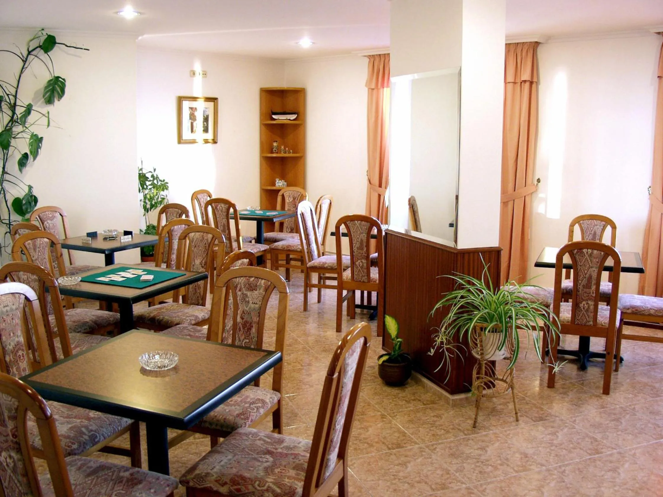 Communal lounge/ TV room in Hotel El Puente