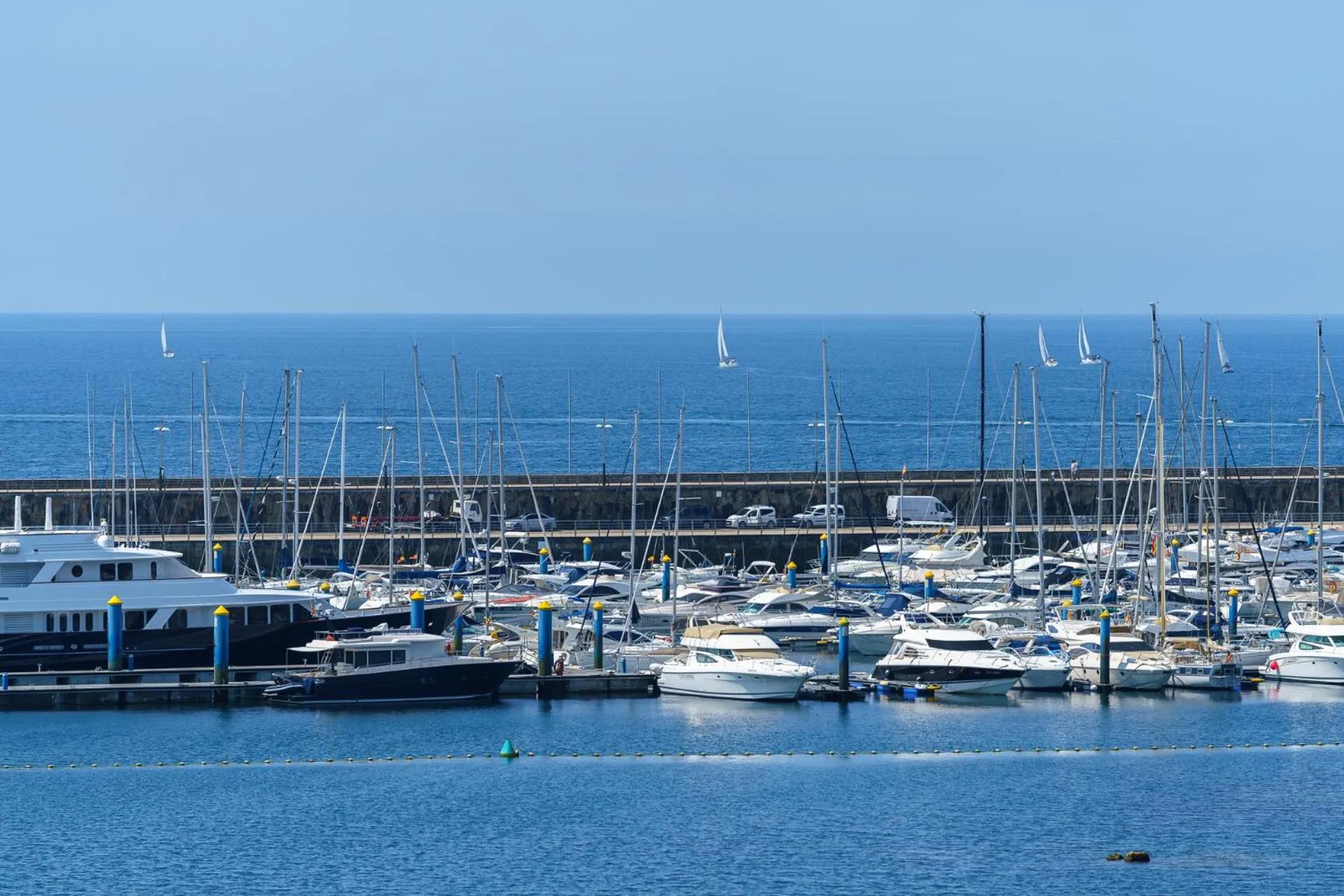 Nearby landmark in Hotel El Puente