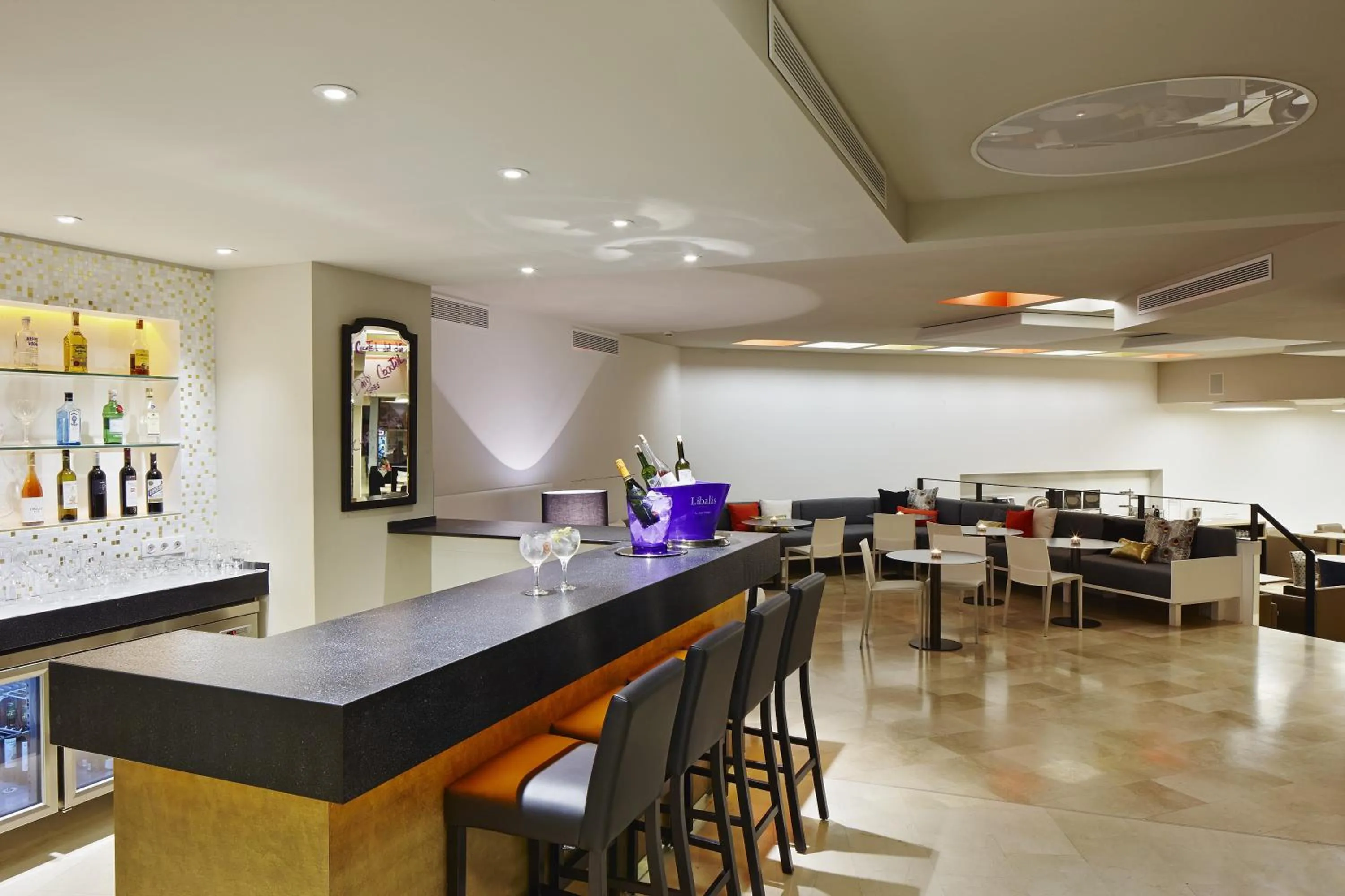 Restaurant/places to eat in Hotel Palladium