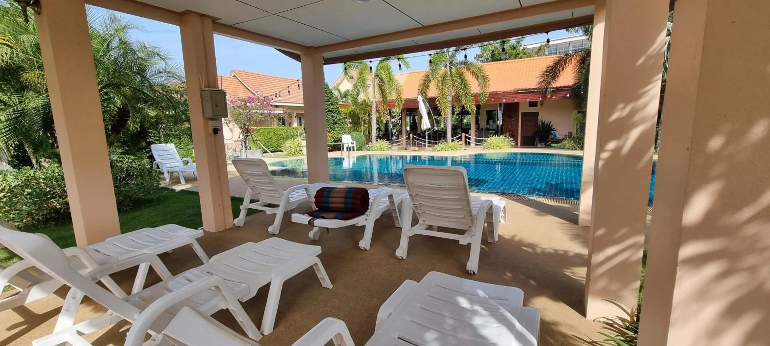 Pool view in Chang Noi Hua Hin Pranburi fully accessible barrierefrei resort