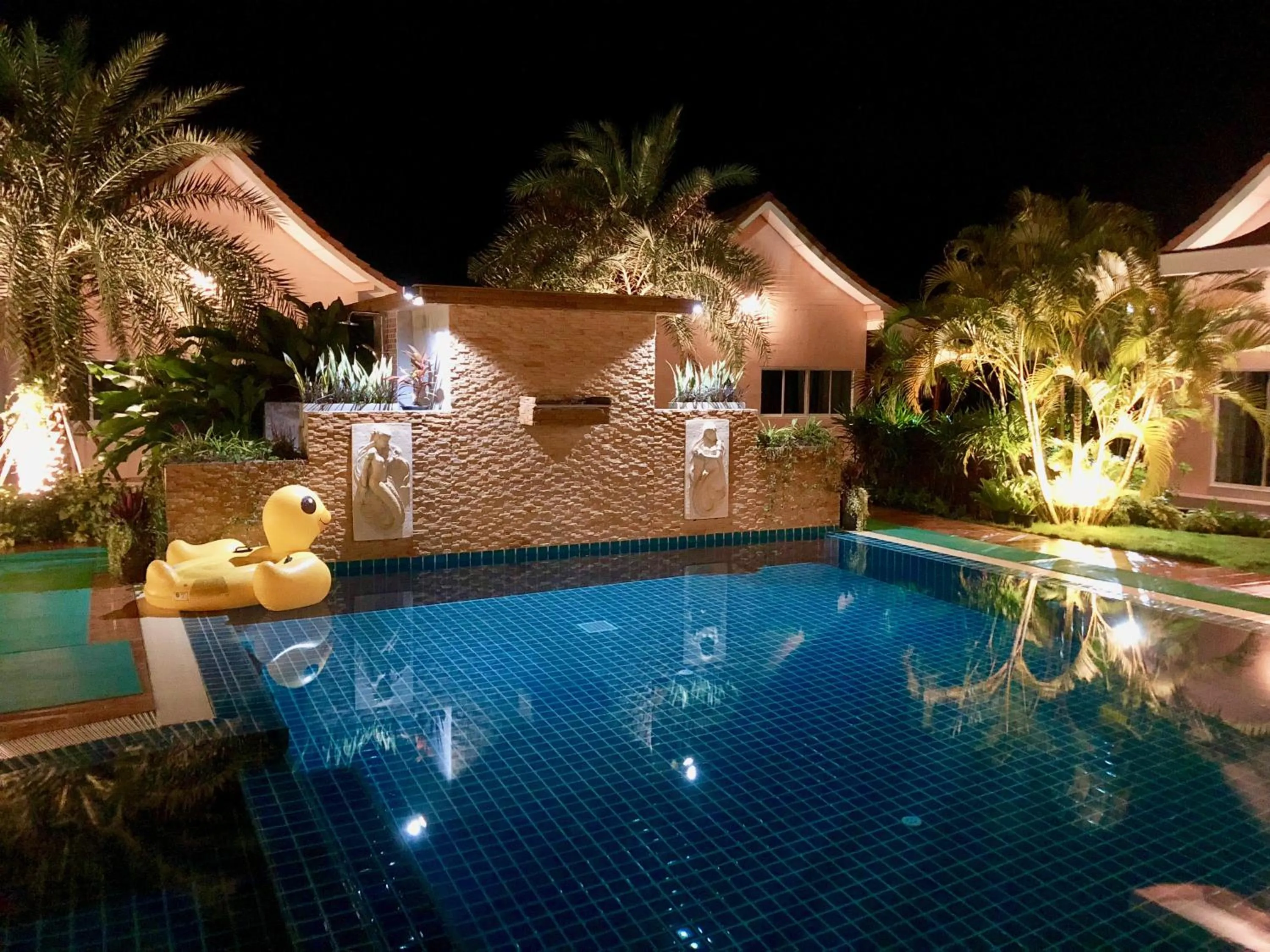 Night in Chang Noi Hua Hin Pranburi fully accessible barrierefrei resort