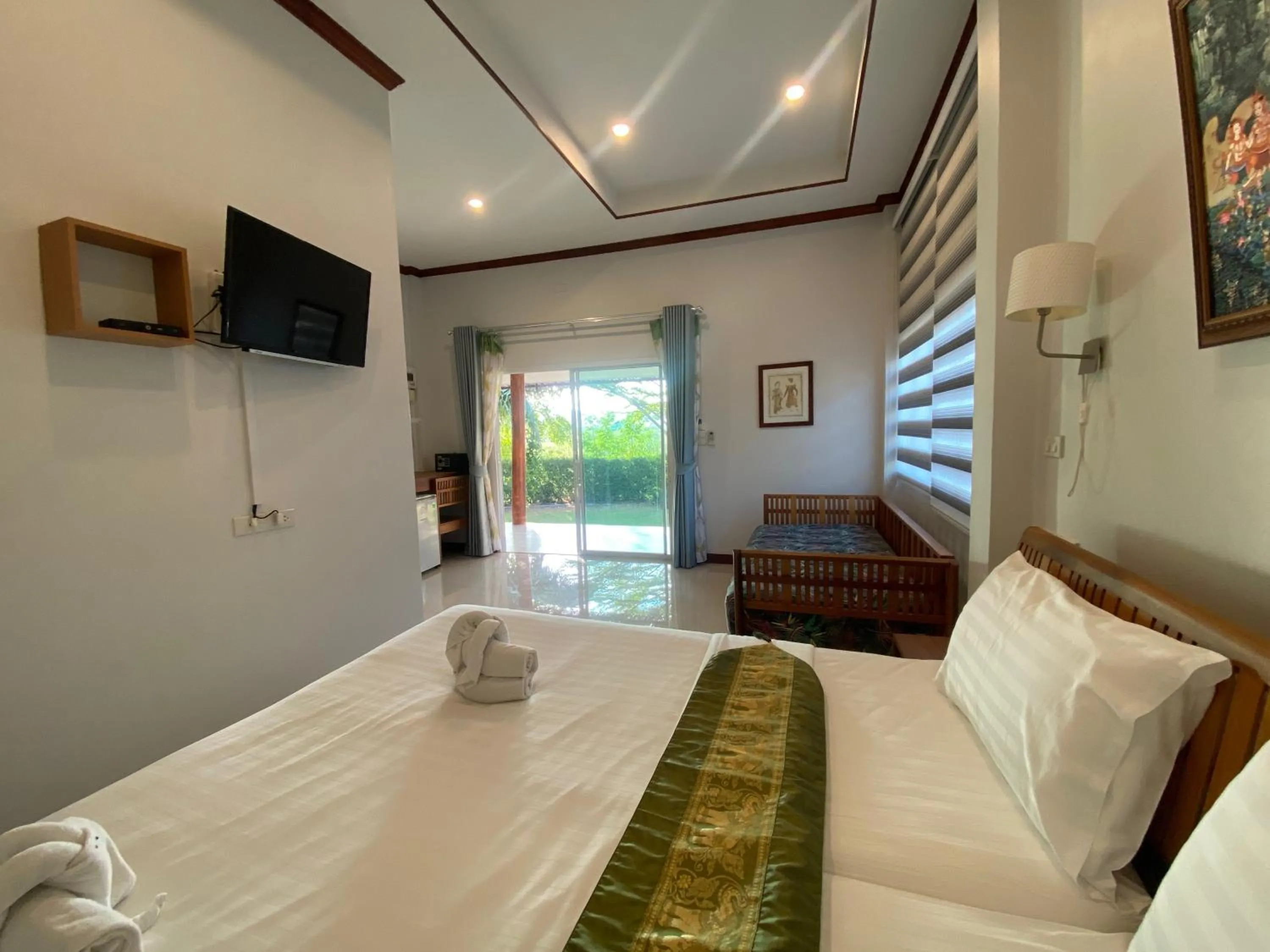Photo of the whole room, Bed in Chang Noi Hua Hin Pranburi fully accessible barrierefrei resort