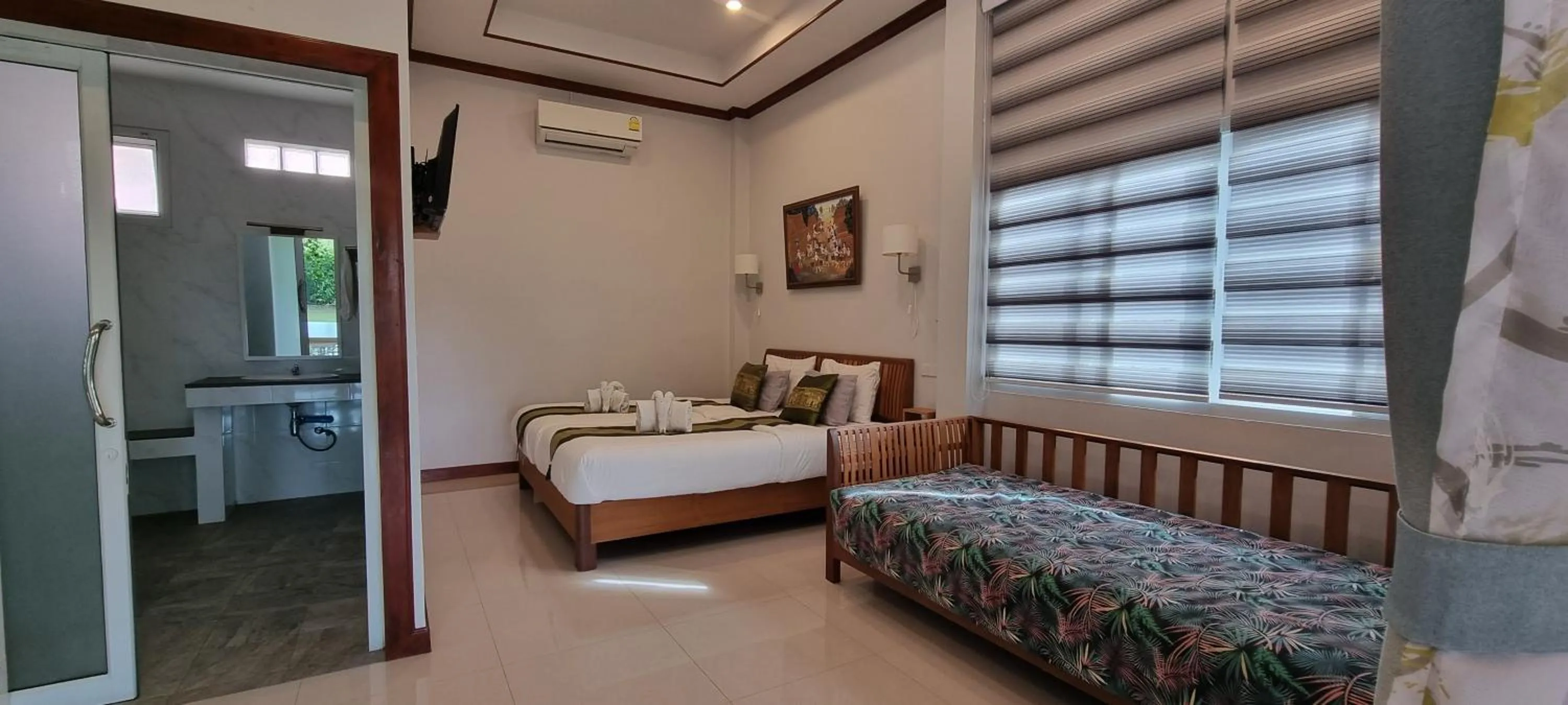 Bed in Chang Noi Hua Hin Pranburi fully accessible barrierefrei resort