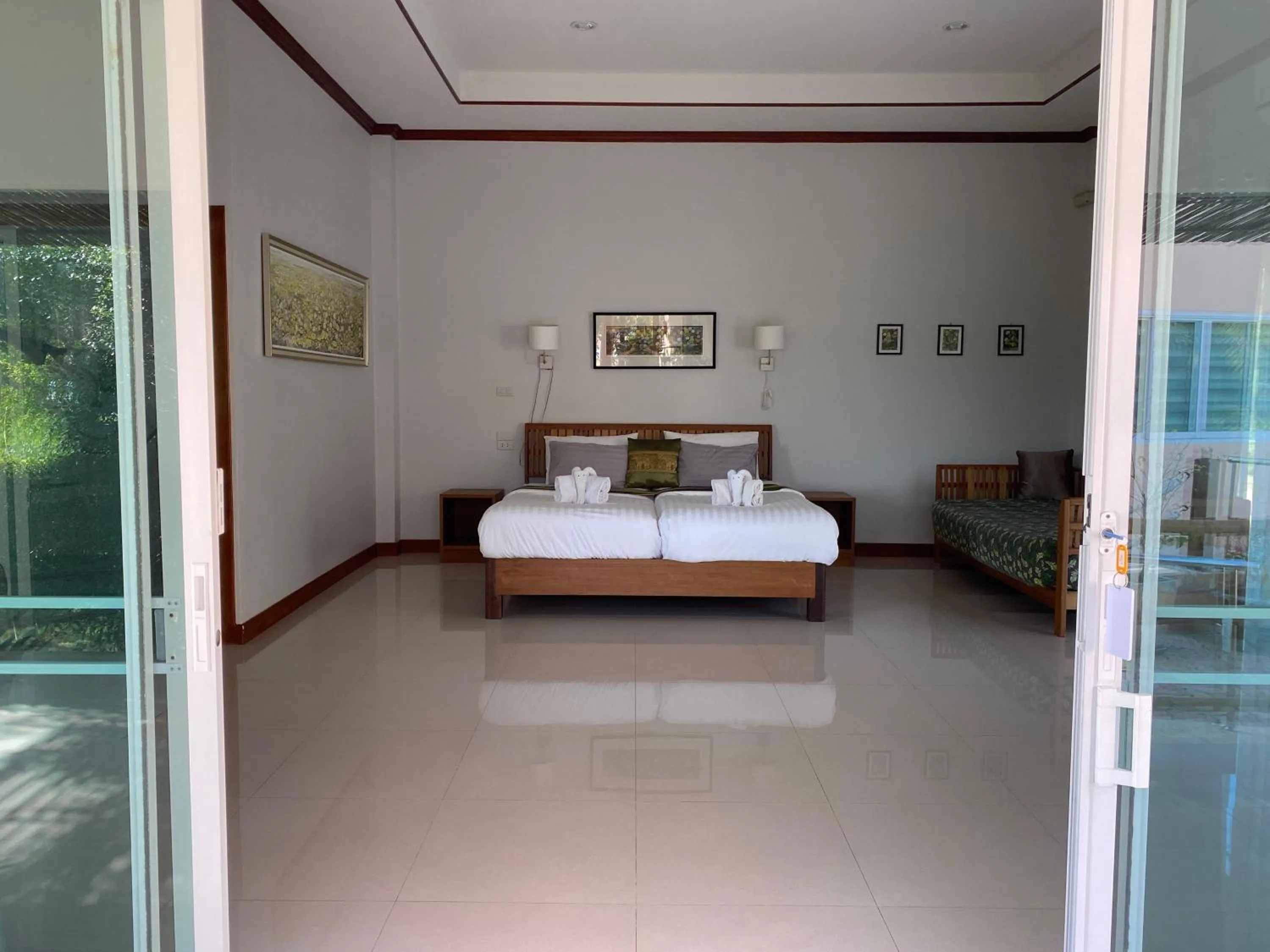 Bed in Chang Noi Hua Hin Pranburi fully accessible barrierefrei resort