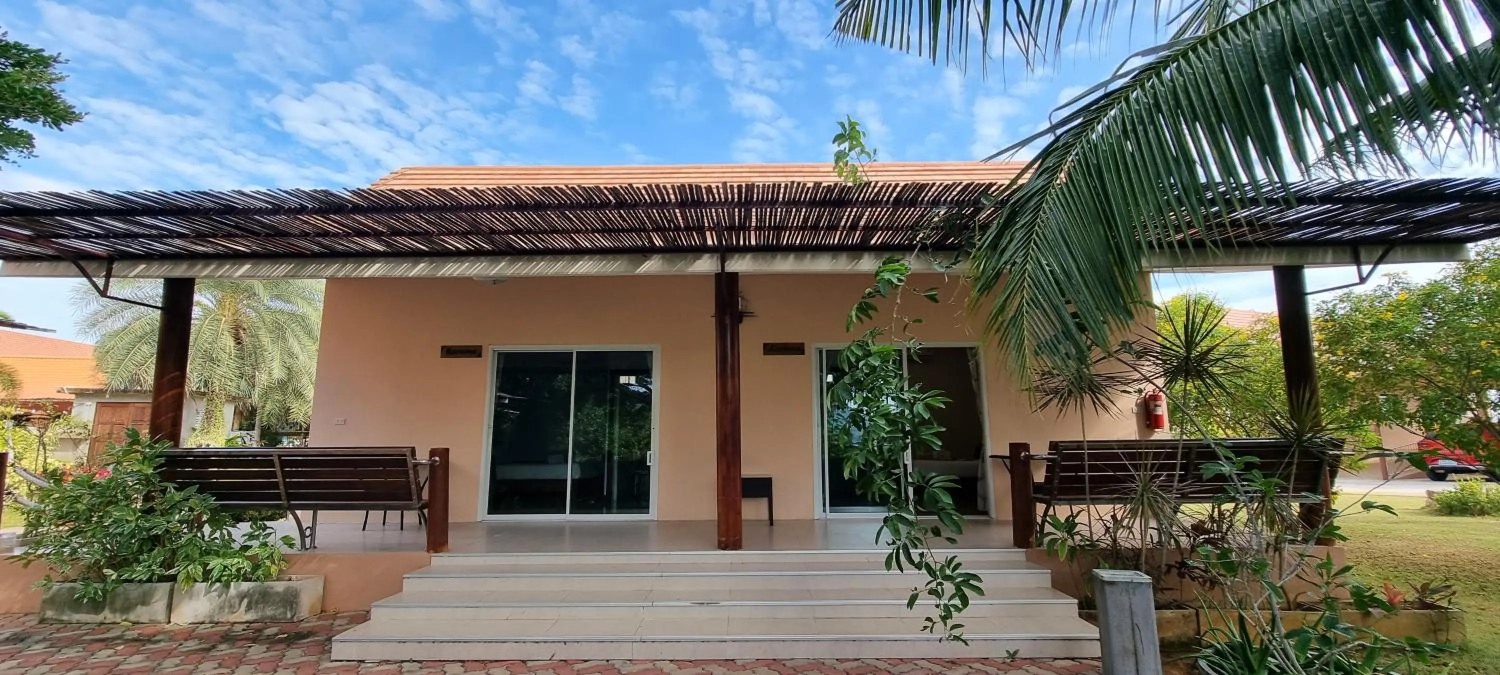 Property building in Chang Noi Hua Hin Pranburi fully accessible barrierefrei resort