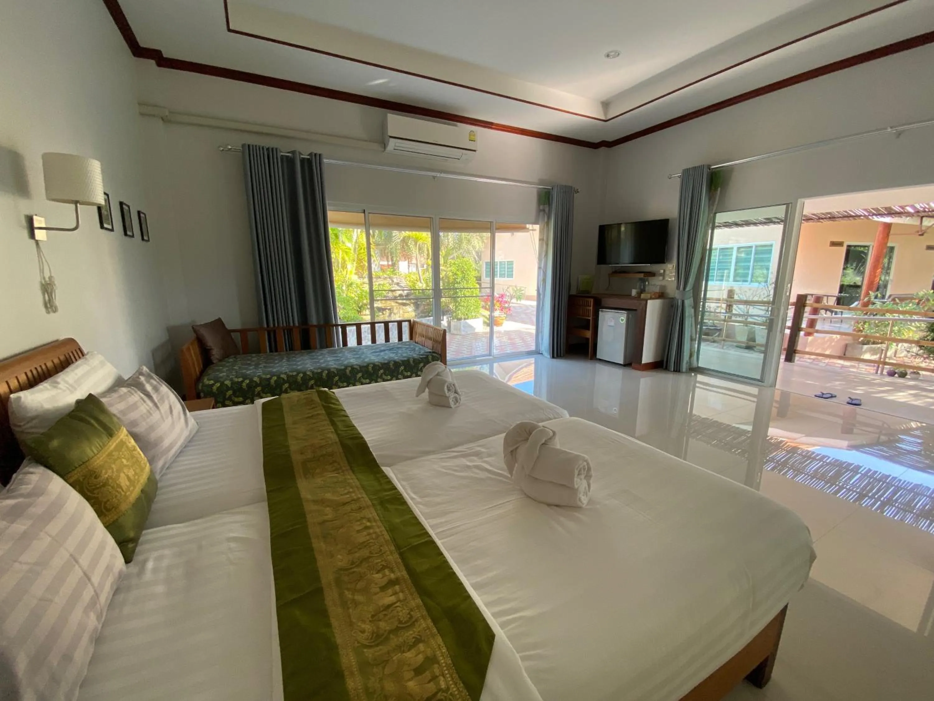 Photo of the whole room, Bed in Chang Noi Hua Hin Pranburi fully accessible barrierefrei resort