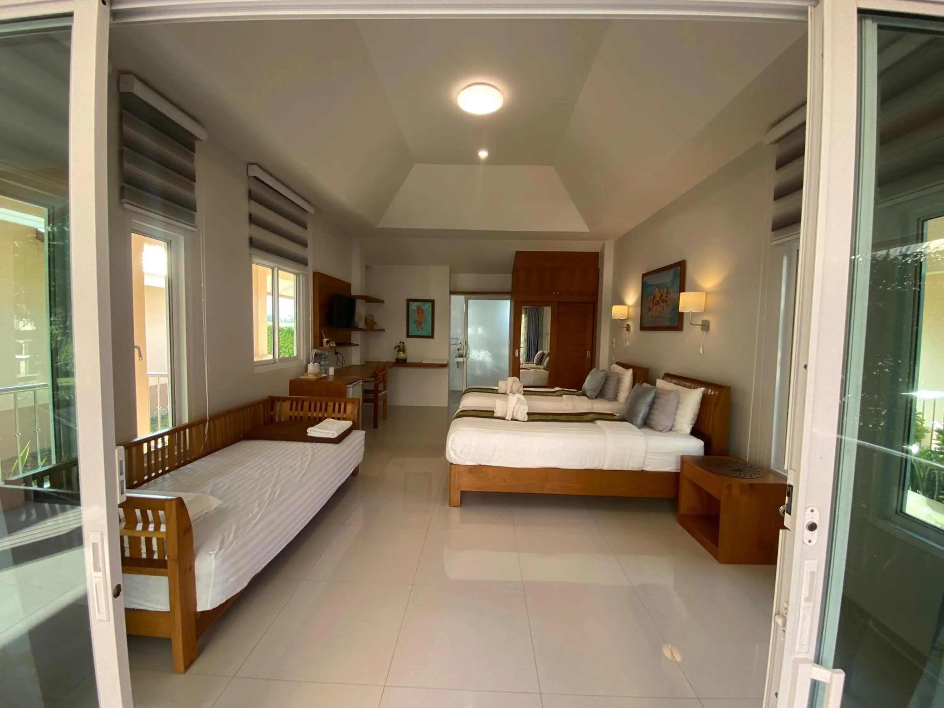 Photo of the whole room, Bed in Chang Noi Hua Hin Pranburi fully accessible barrierefrei resort