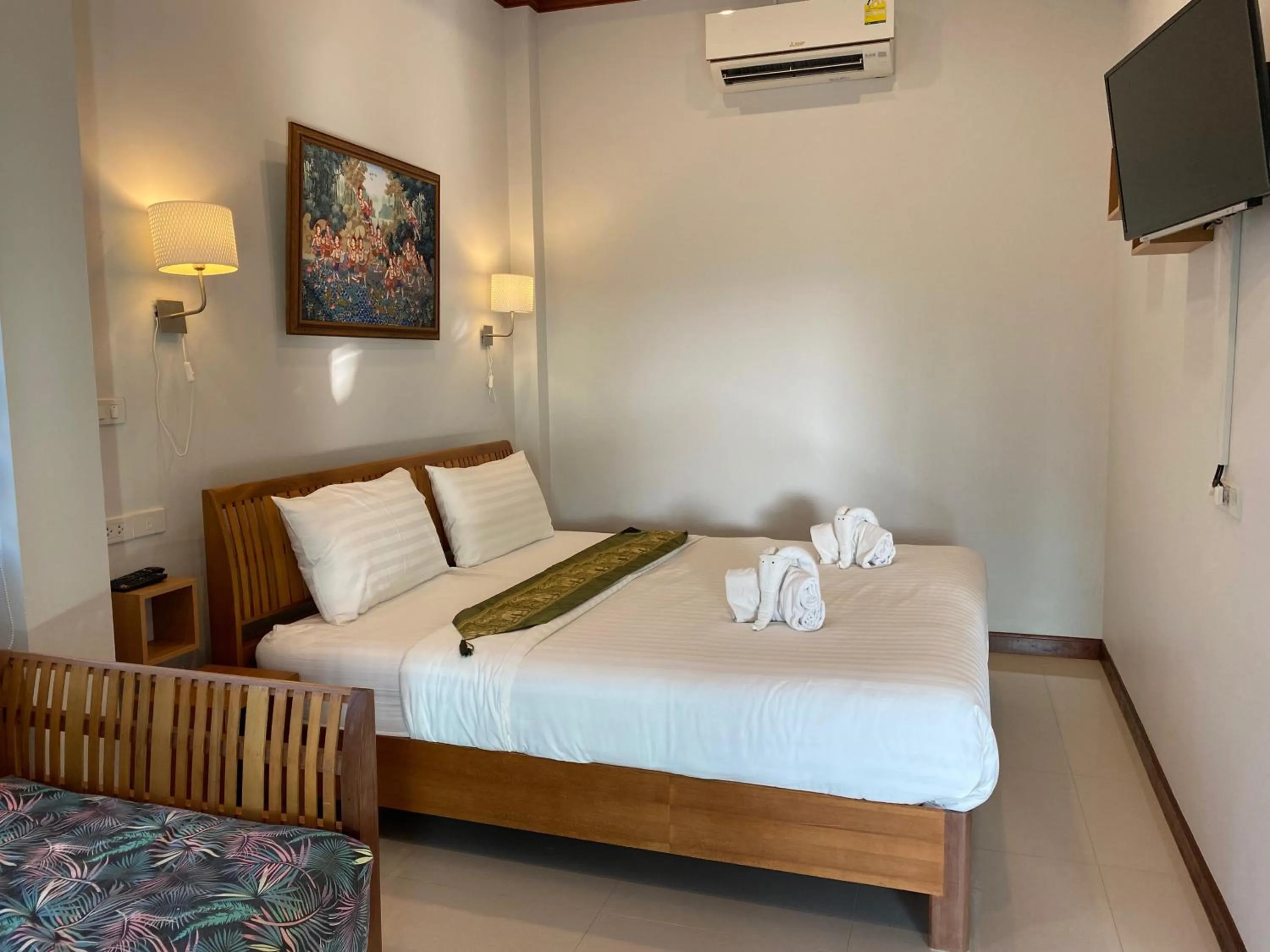 Bed in Chang Noi Hua Hin Pranburi fully accessible barrierefrei resort