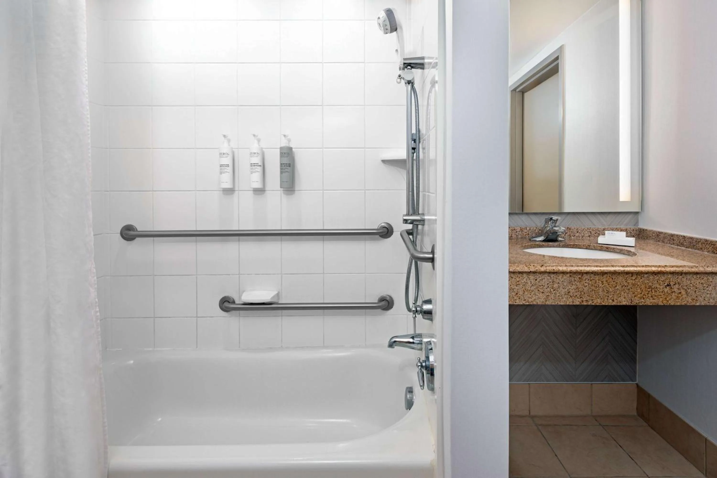 Bathroom in Hilton Garden Inn Tampa Airport/Westshore