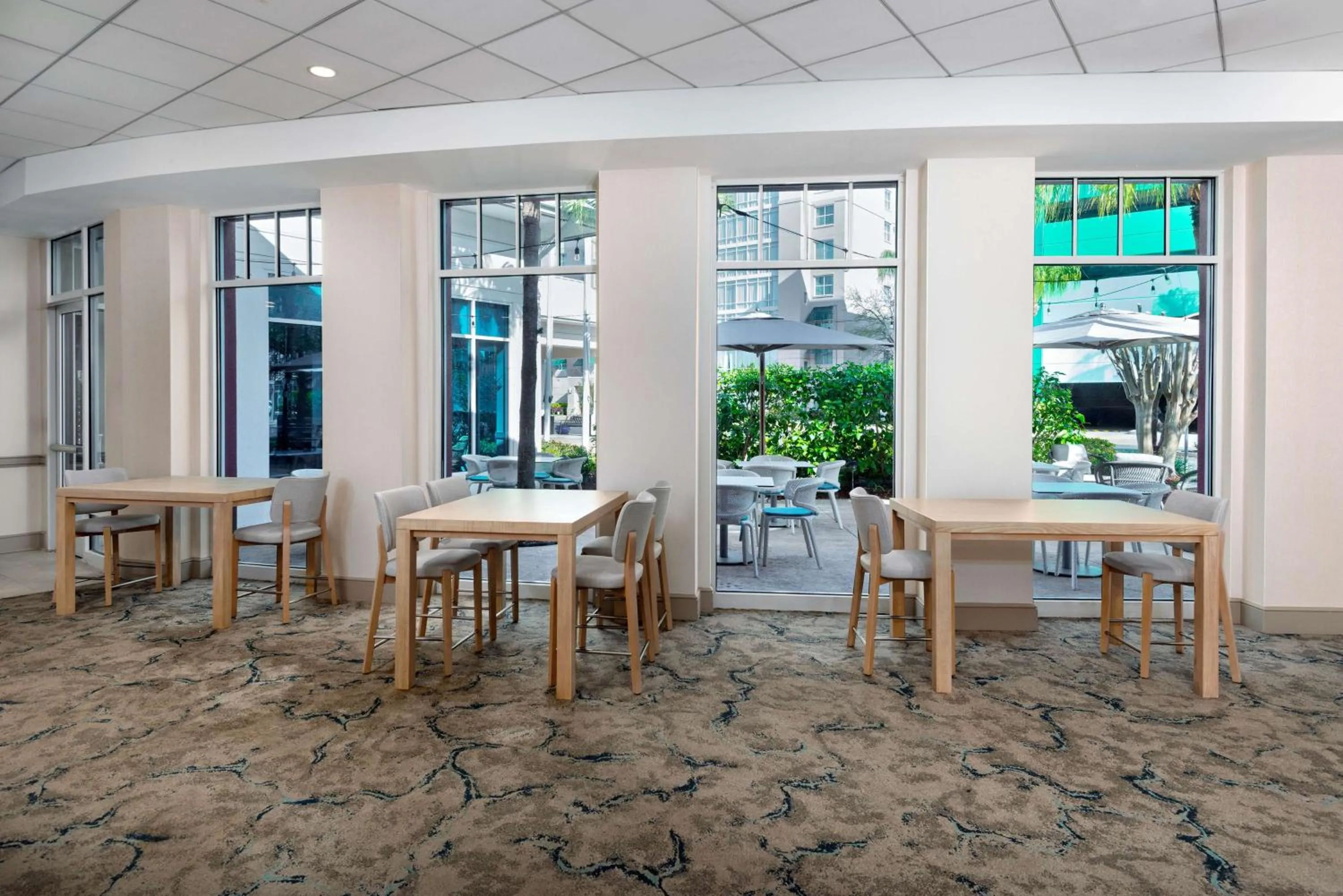 Dining area in Hilton Garden Inn Tampa Airport/Westshore
