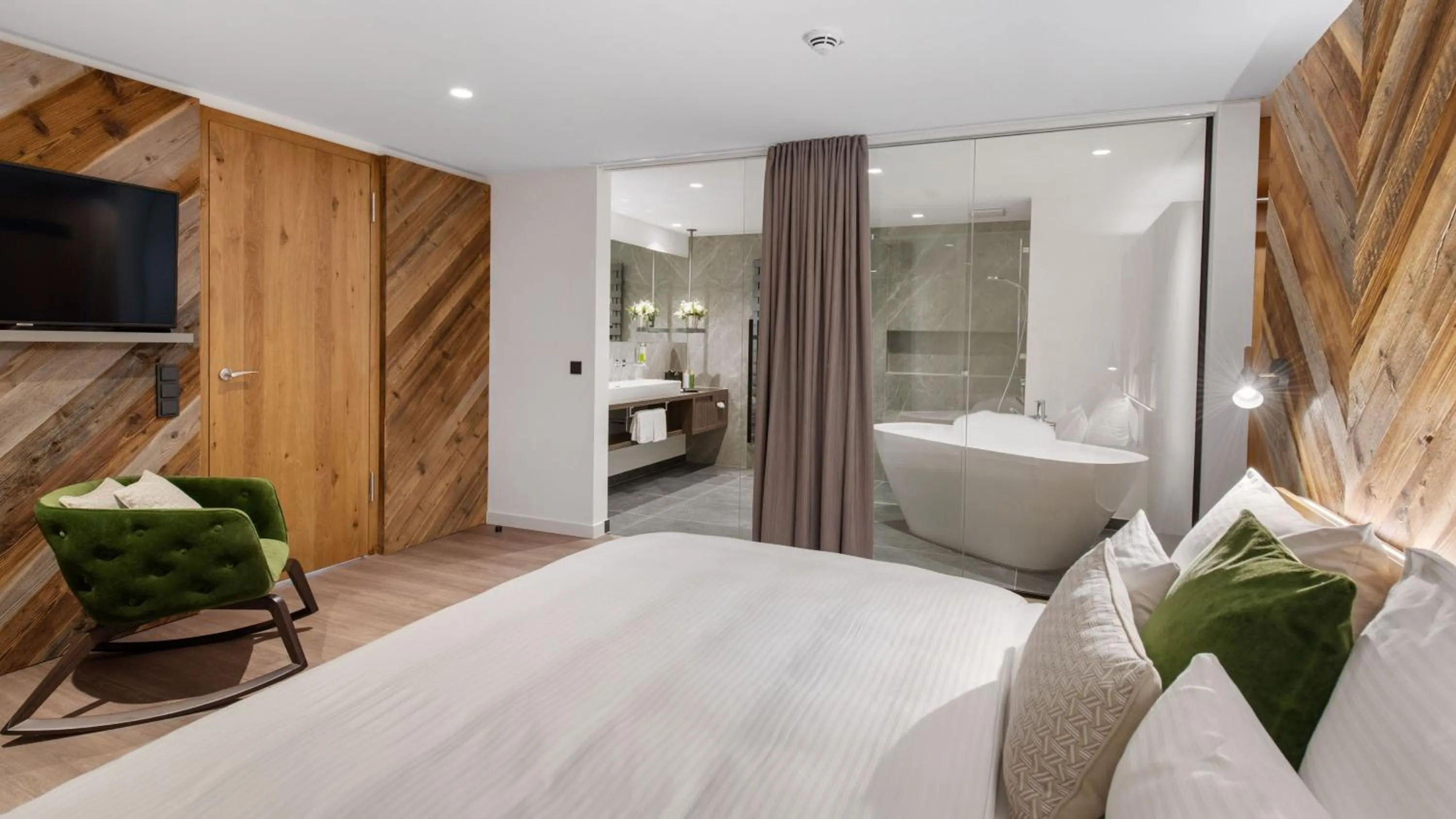 Photo of the whole room, Bed in Wellnesshotel Wittelsbach