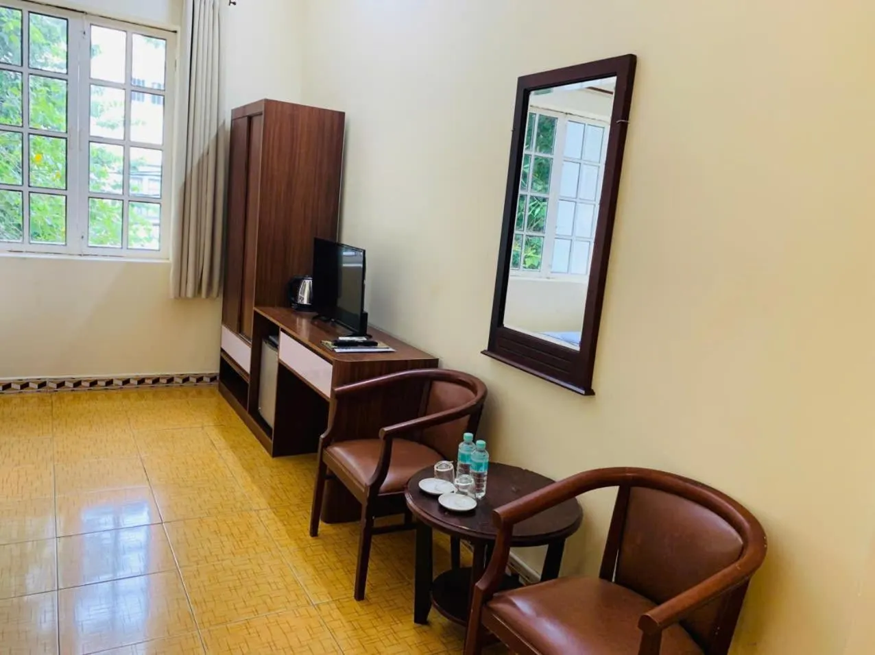 wardrobe in Hoang Yen Hotel