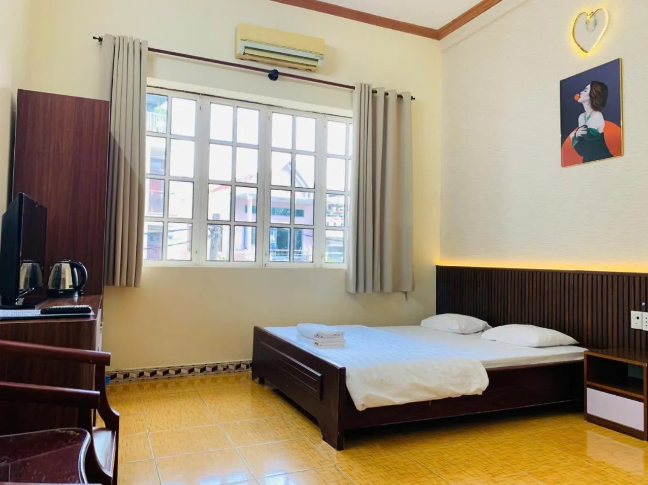 Bedroom, Bed in Hoang Yen Hotel