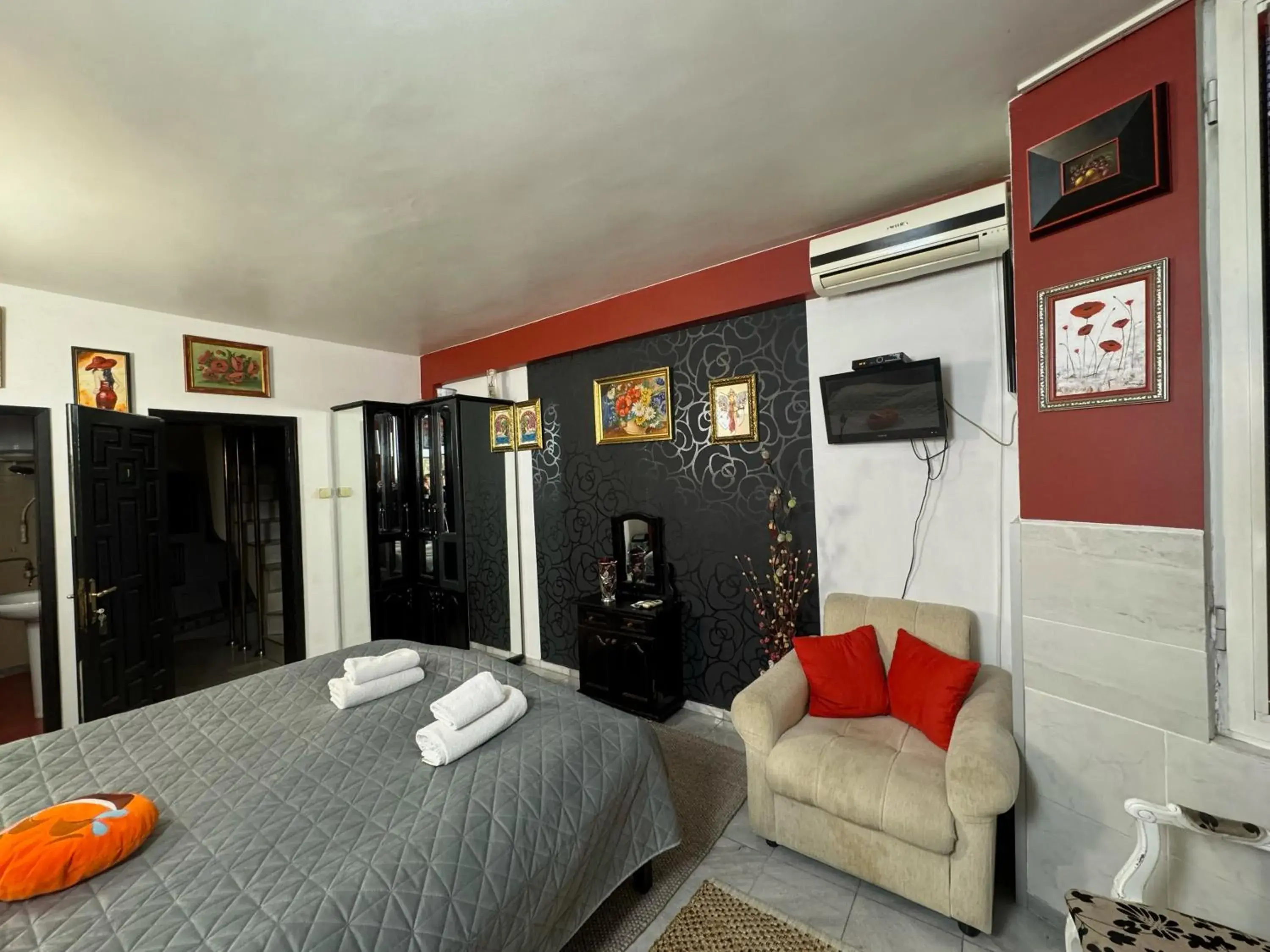 Double Room in Mini Hotel-Bohemi Double Room in Mini Hotel-Bohemi