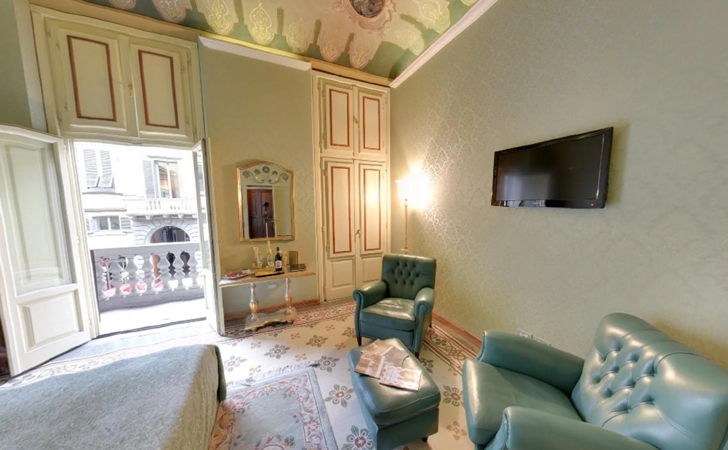 Photo of the whole room in B&B Cavour10 Firenze