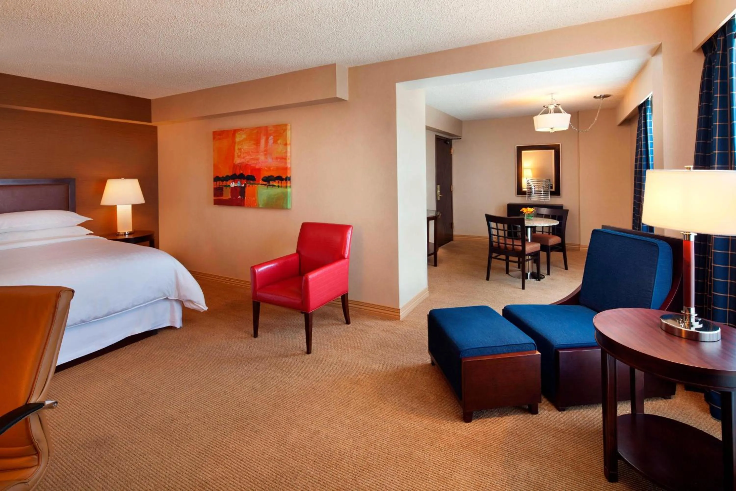 Photo of the whole room, Bed in Sheraton Albuquerque Uptown by Marriott