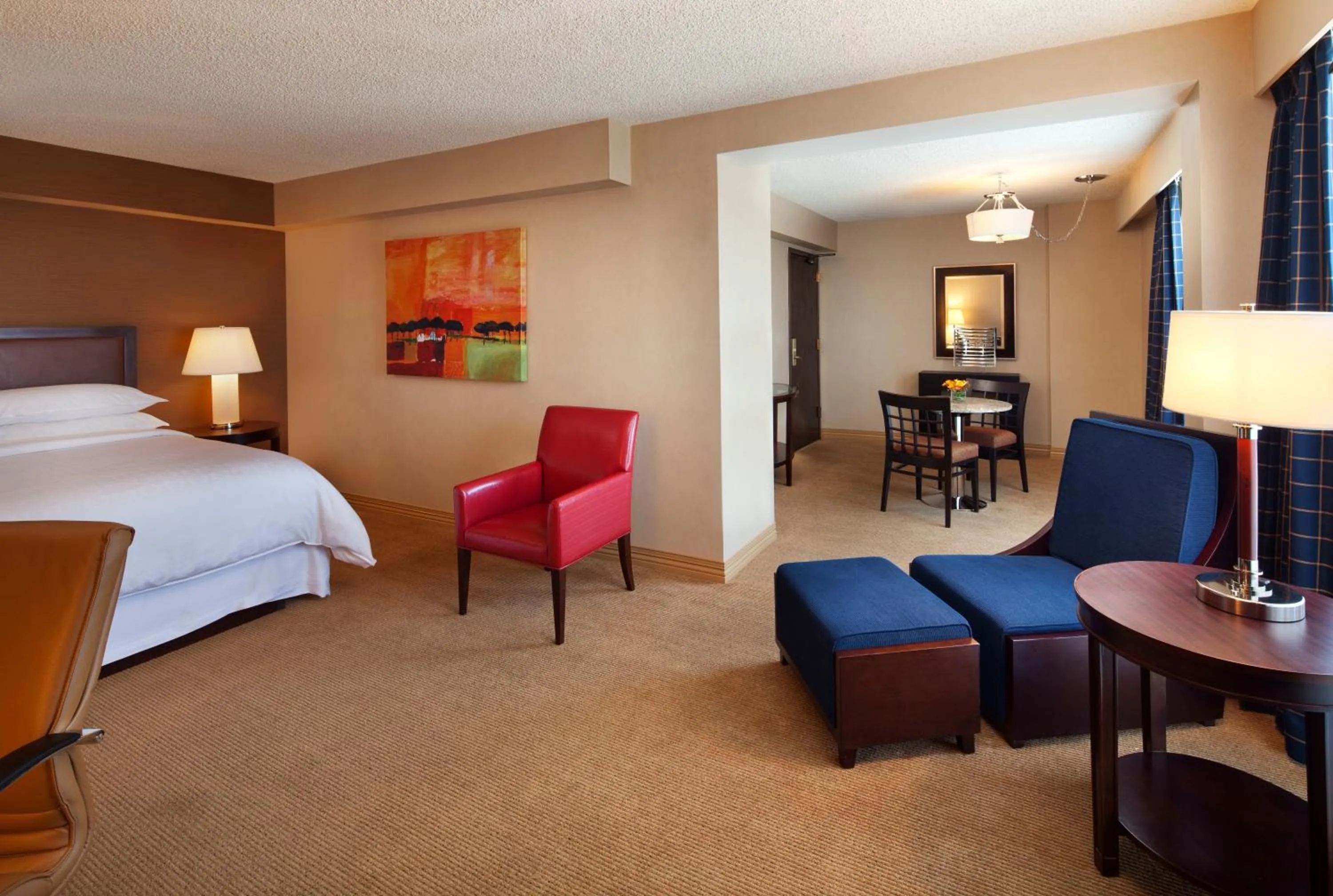 Photo of the whole room, Bed in Sheraton Albuquerque Uptown by Marriott