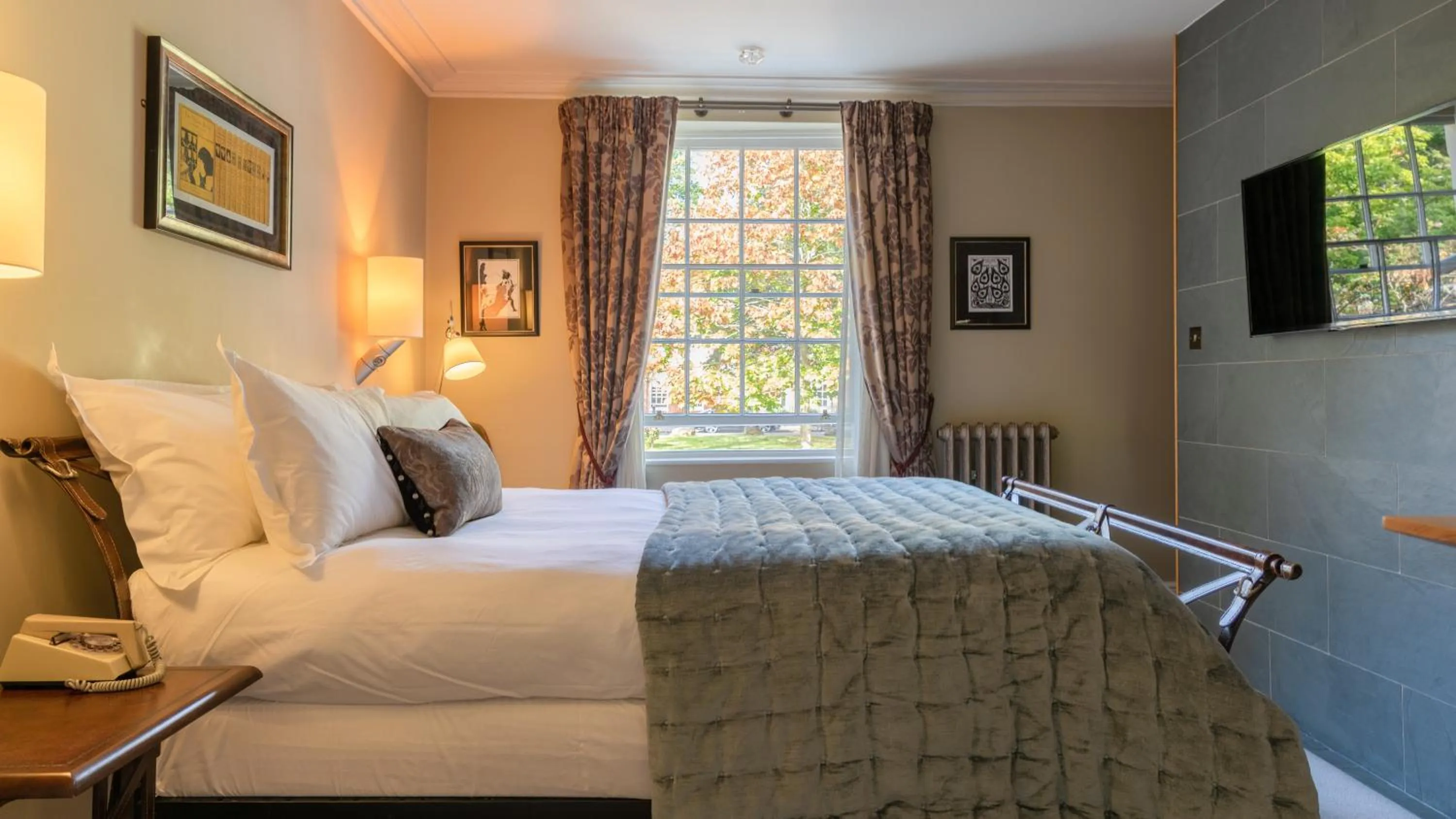 Bedroom, Bed in Southernhay House Hotel