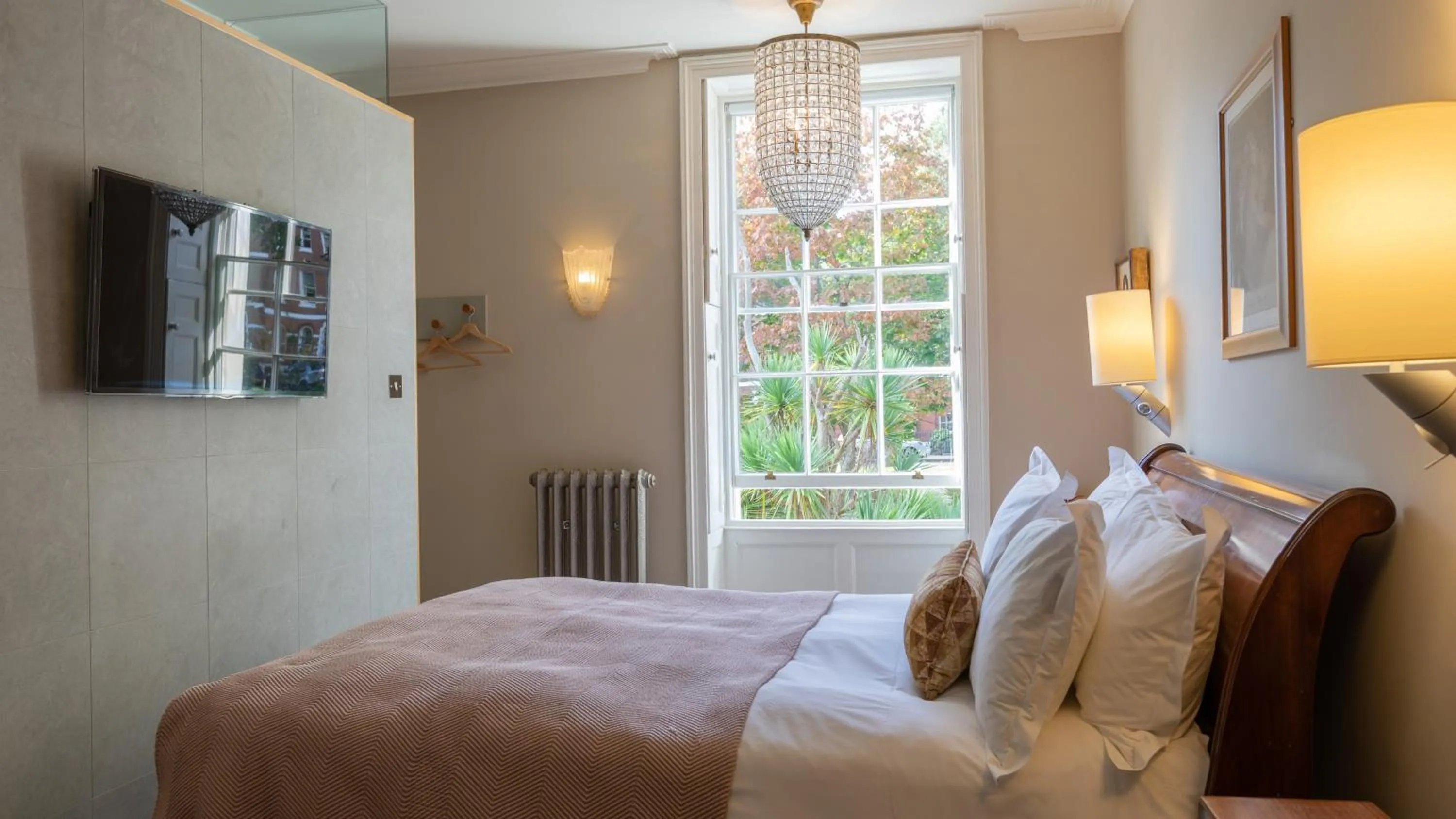 Bedroom, Bed in Southernhay House Hotel