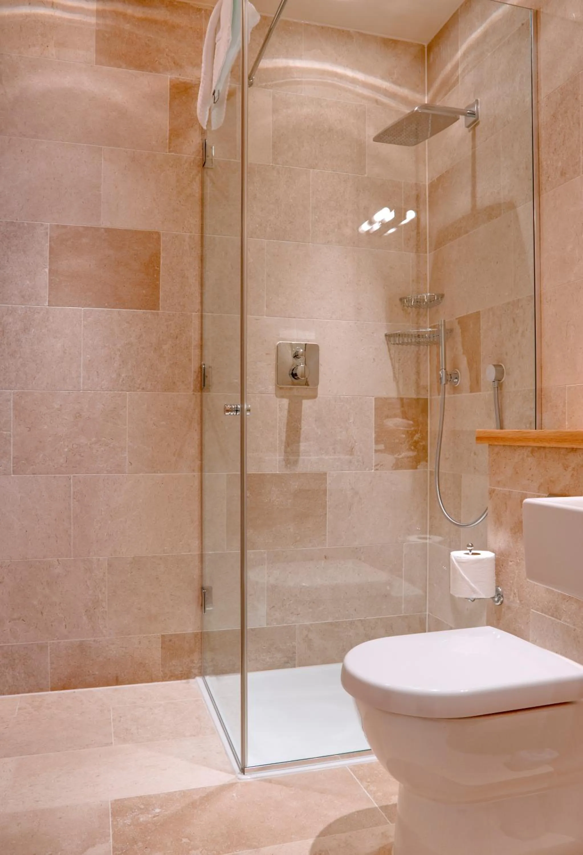 Shower in Southernhay House Hotel