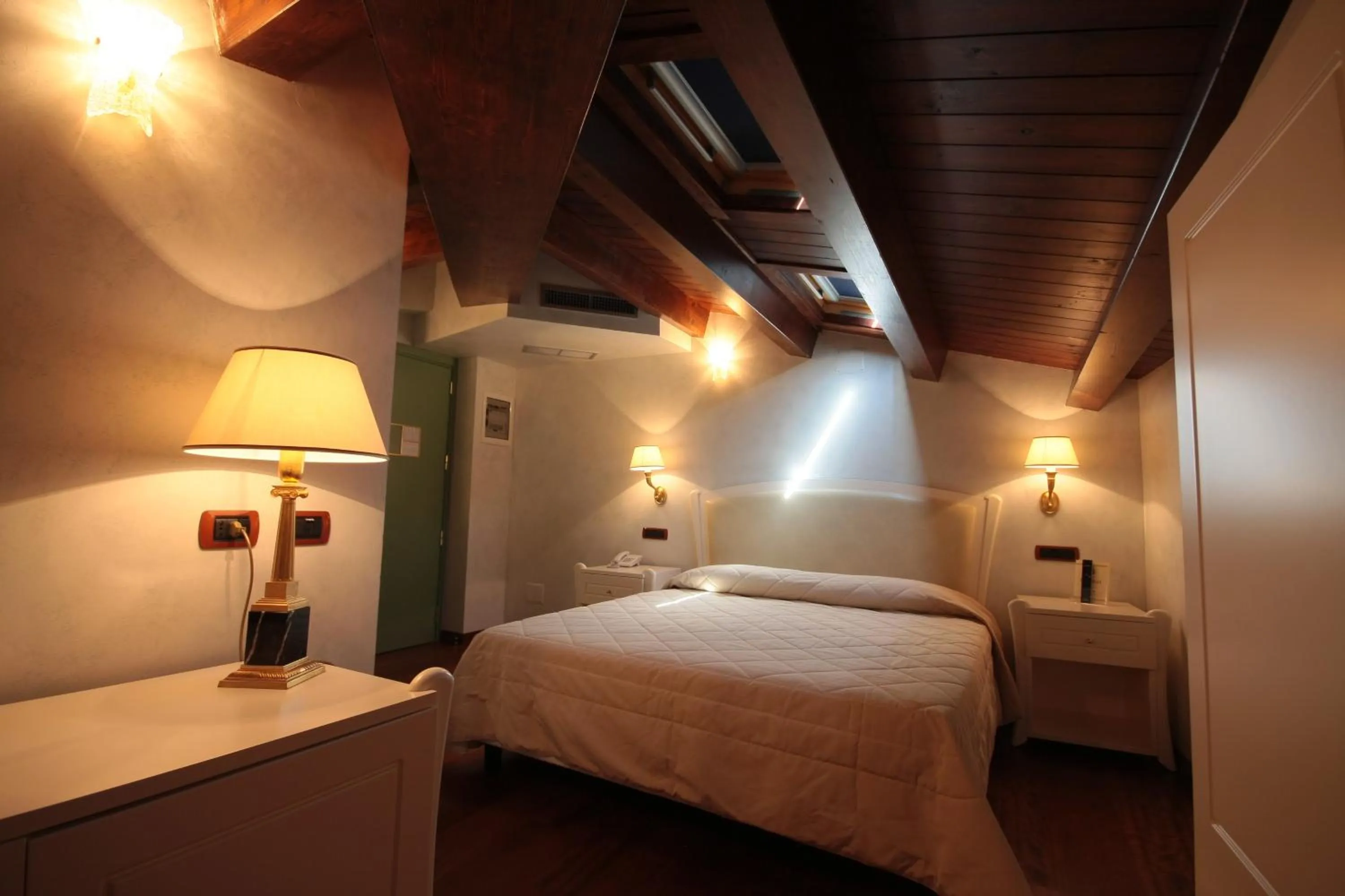 Bedroom, Bed in Hotel Rojan