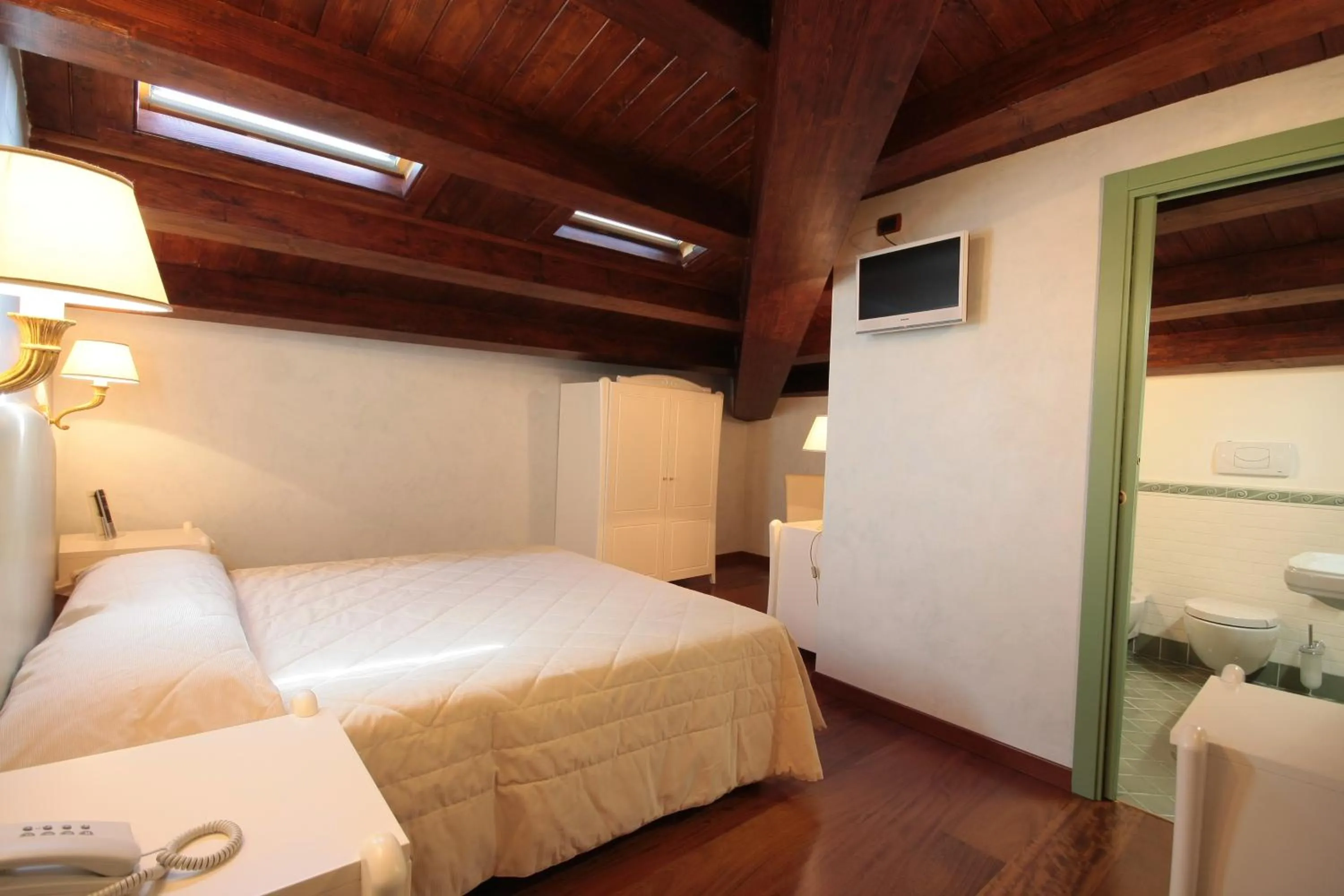 Bedroom, Bed in Hotel Rojan