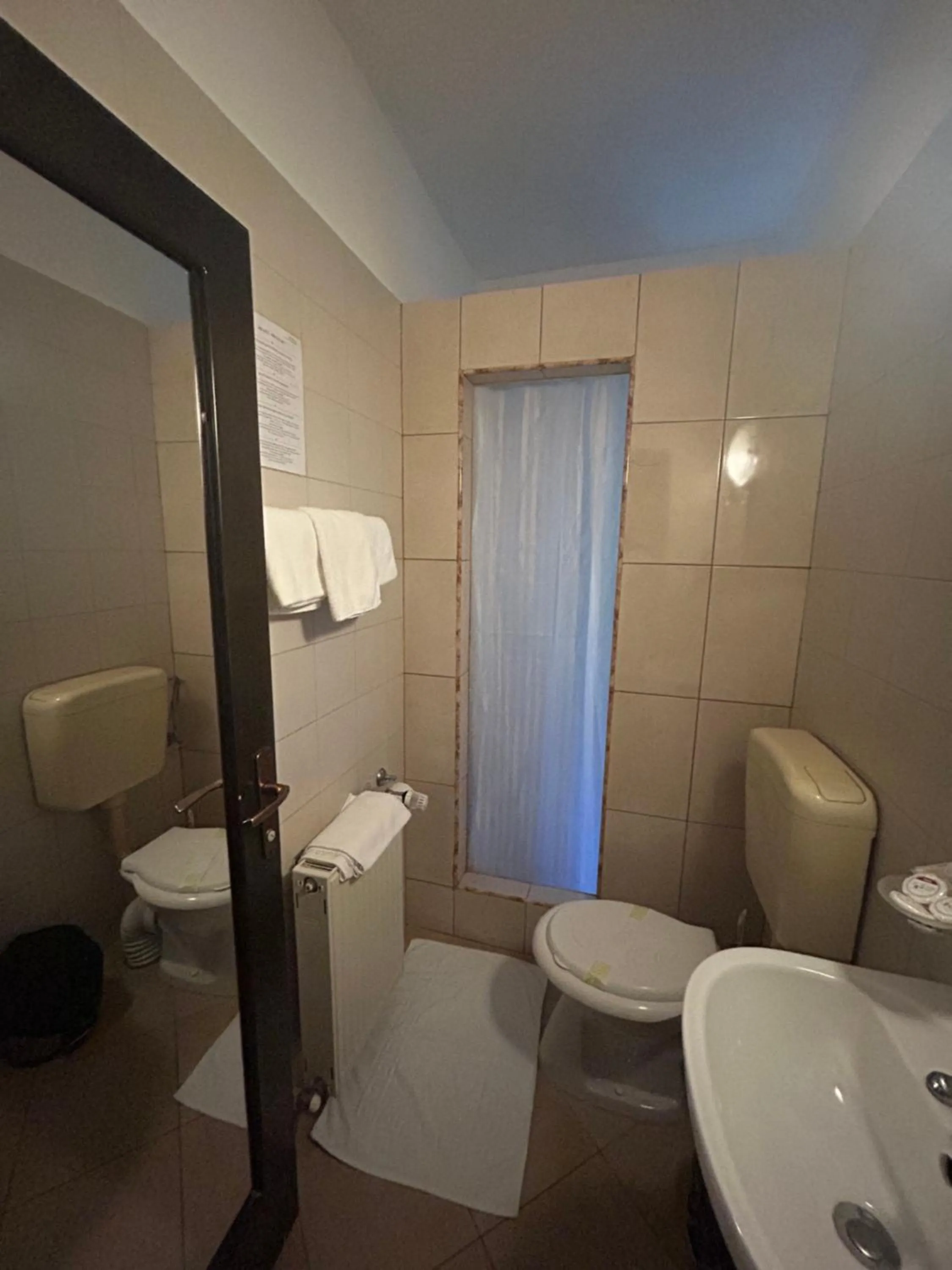 Shower in Hotel Stavilar