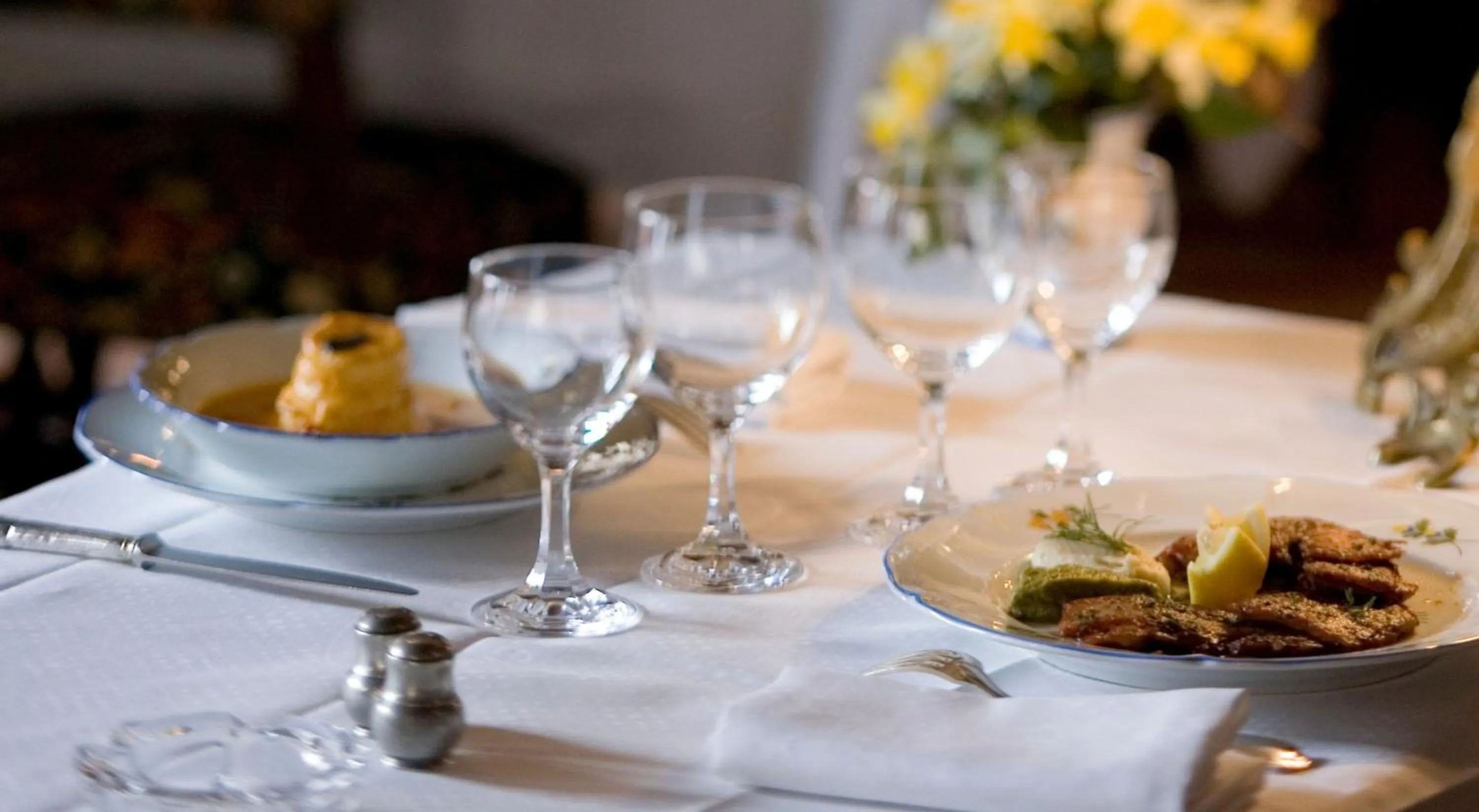 Food and drinks in Hostellerie du Vieux Pérouges