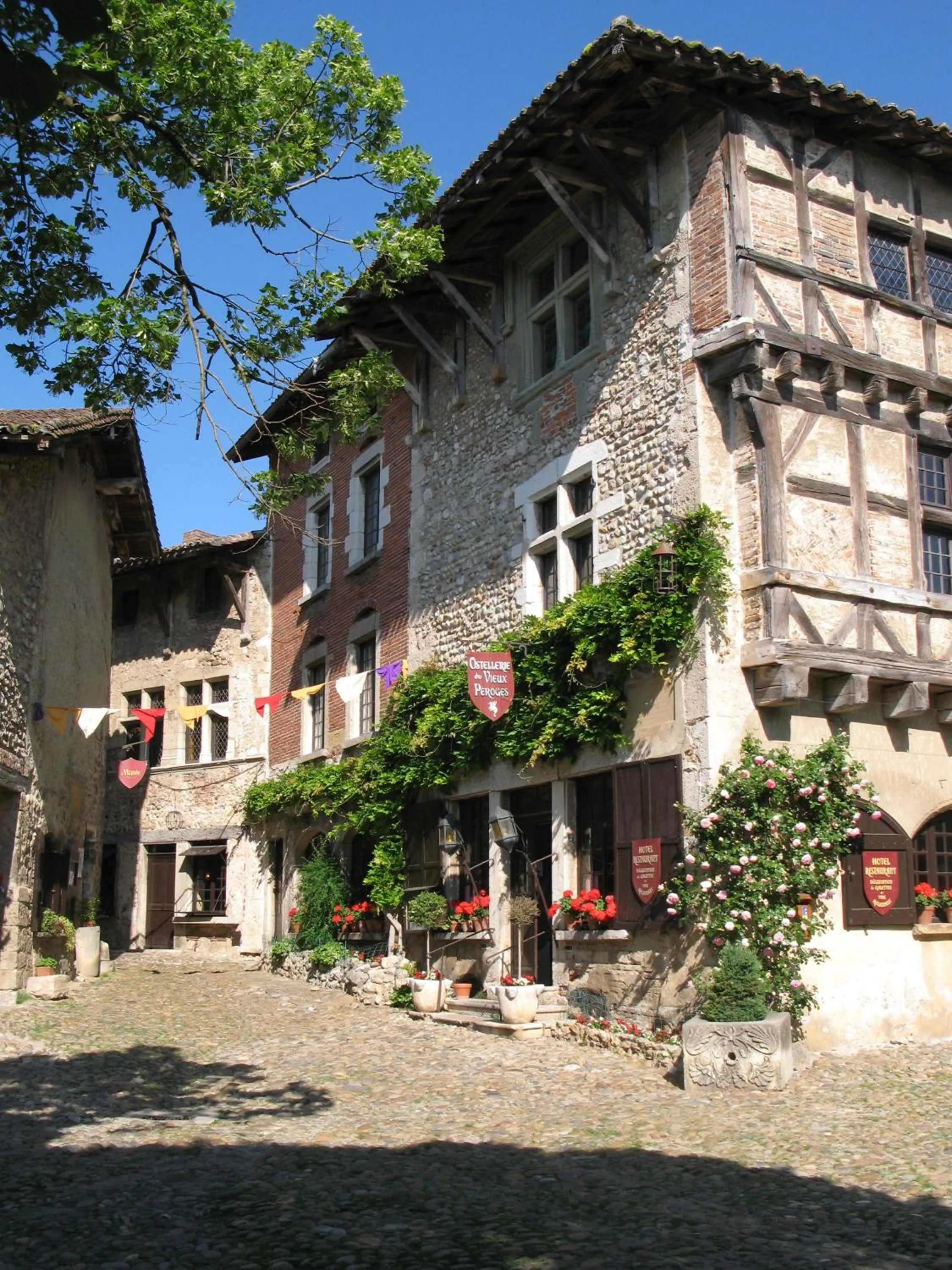 Facade/entrance in Hostellerie du Vieux Pérouges