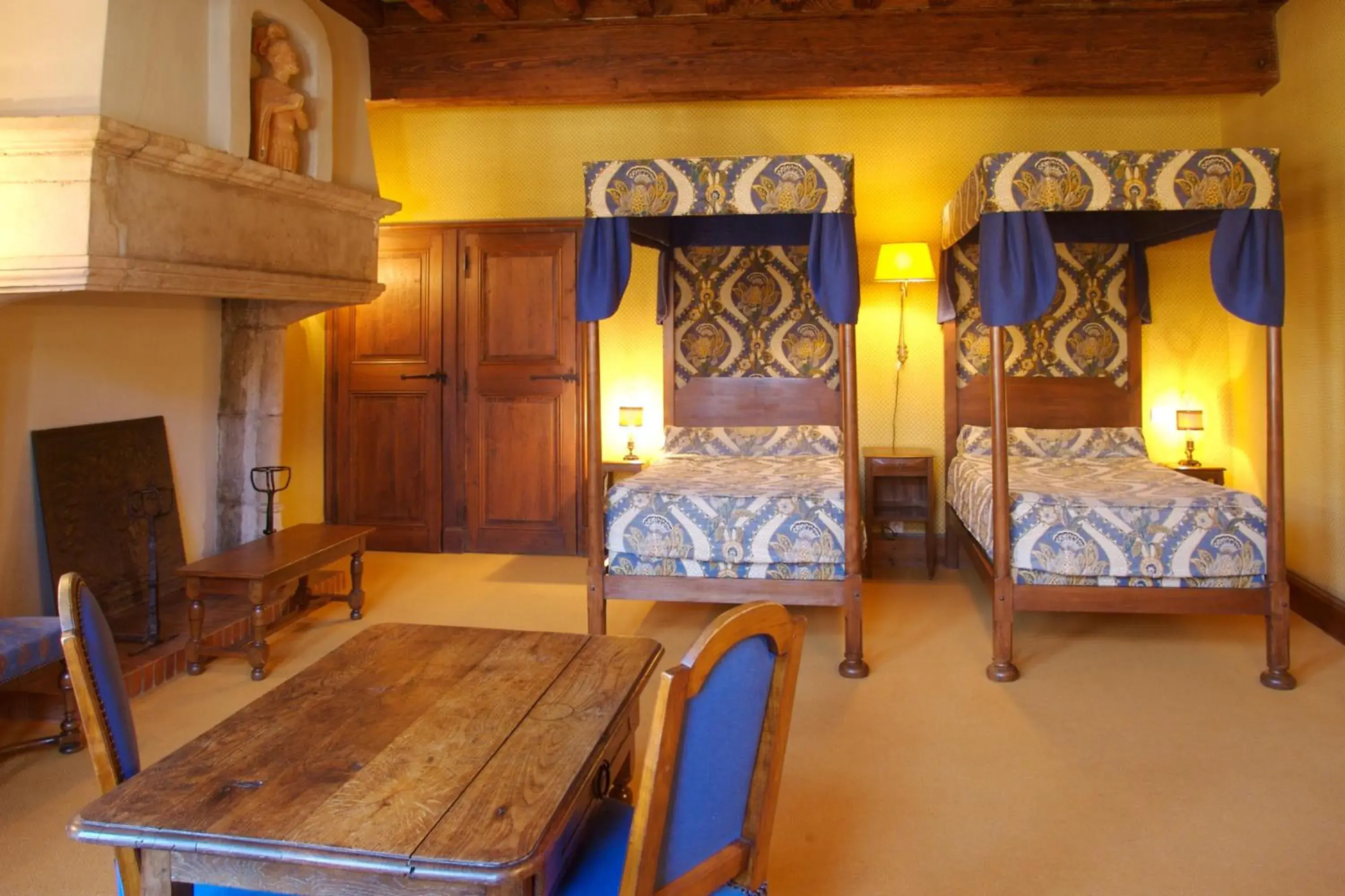 Superior Twin Room - single occupancy in Hostellerie du Vieux Pérouges Superior Twin Room - single occupancy in Hostellerie du Vieux Pérouges