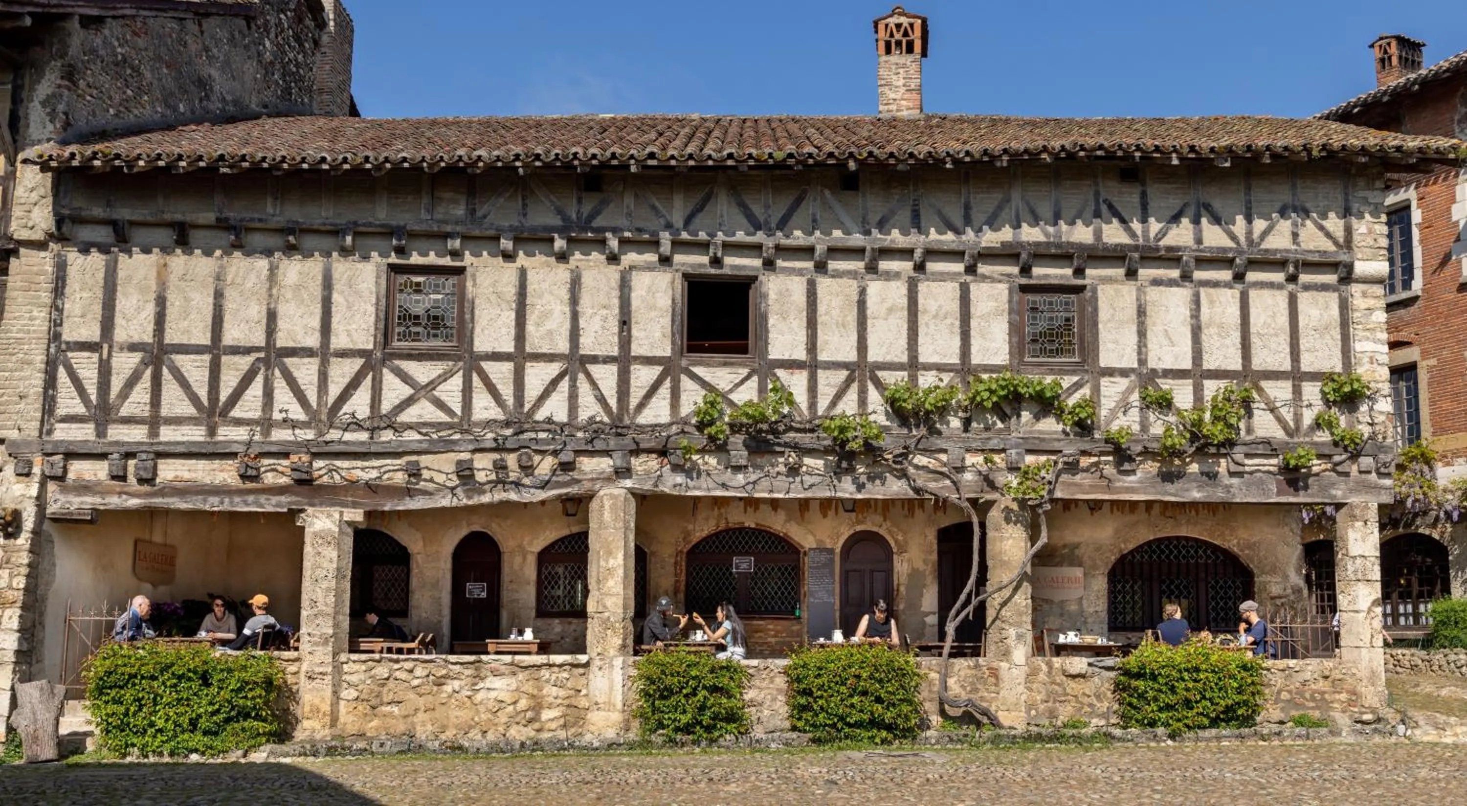 Day in Hostellerie du Vieux Pérouges