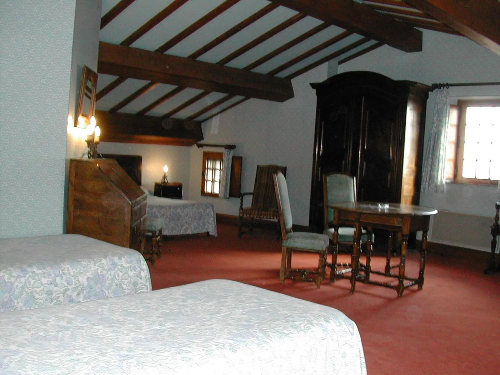 Bed in Hostellerie du Vieux Pérouges
