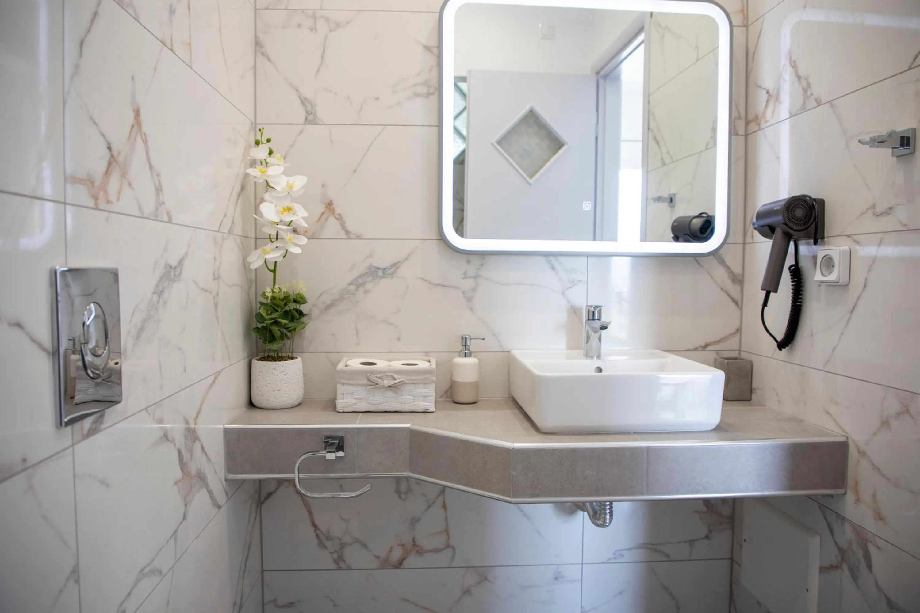 Bathroom in Sunrise Studios