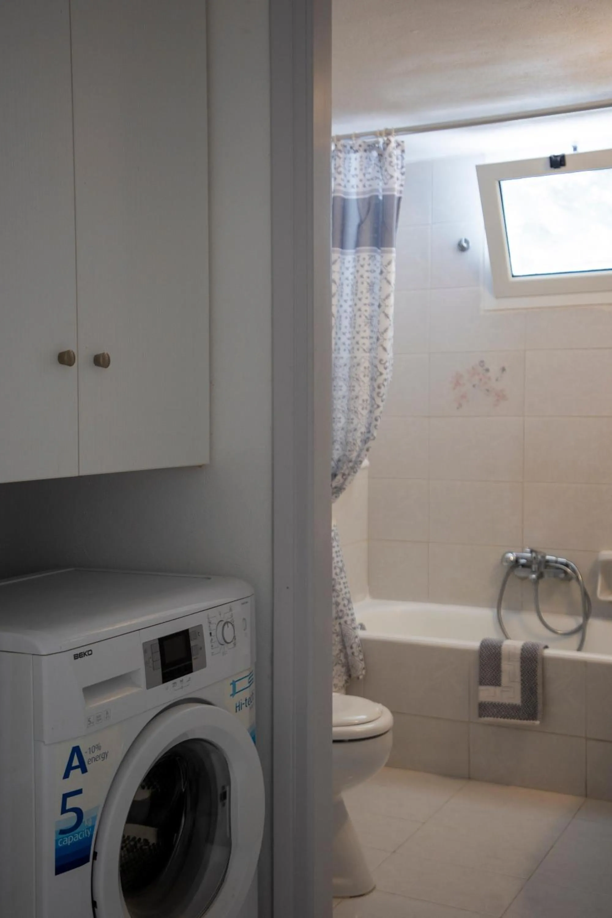 Bathroom in Sunrise Studios